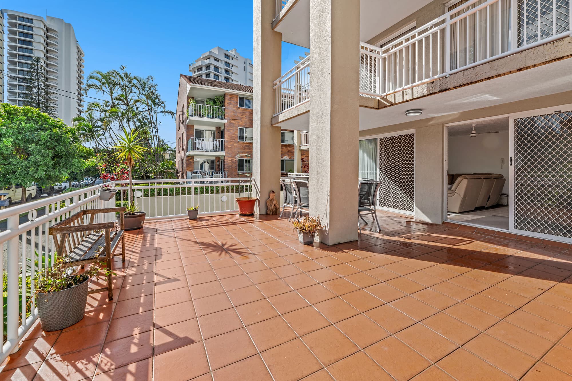 2/12-14 Britannia Avenue, Broadbeach — photo 3 of 5
