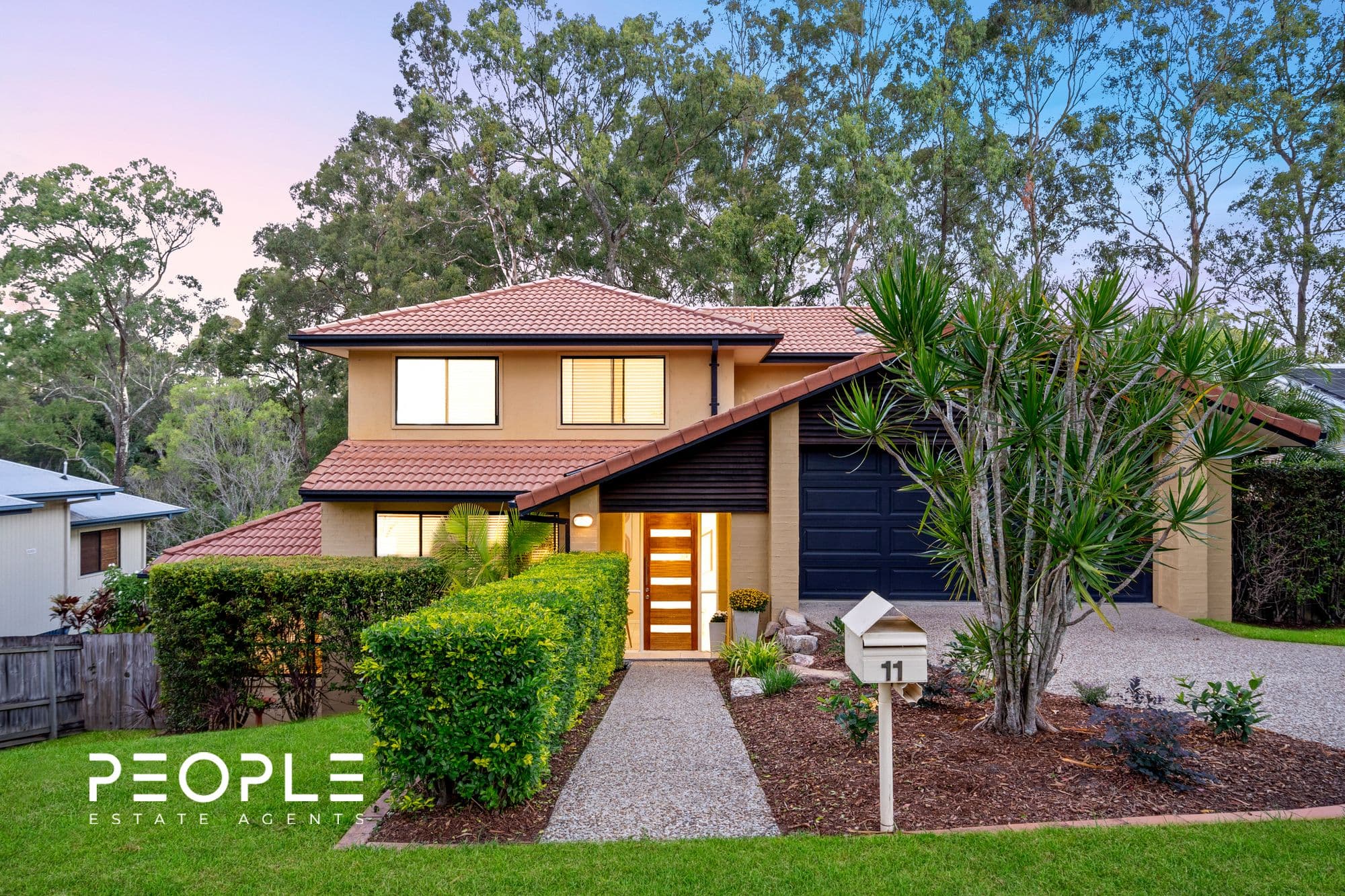 11 Hoop Pine Place, Bridgeman Downs — photo 1 of 5