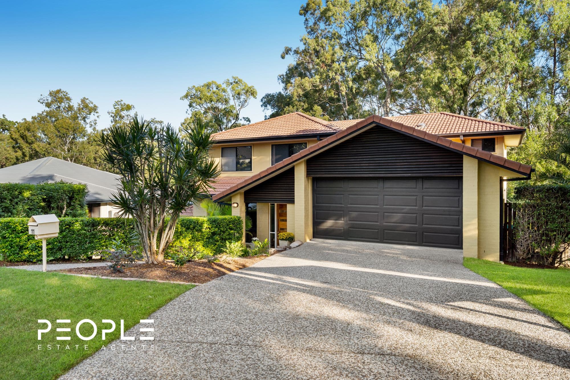 11 Hoop Pine Place, Bridgeman Downs — photo 3 of 5
