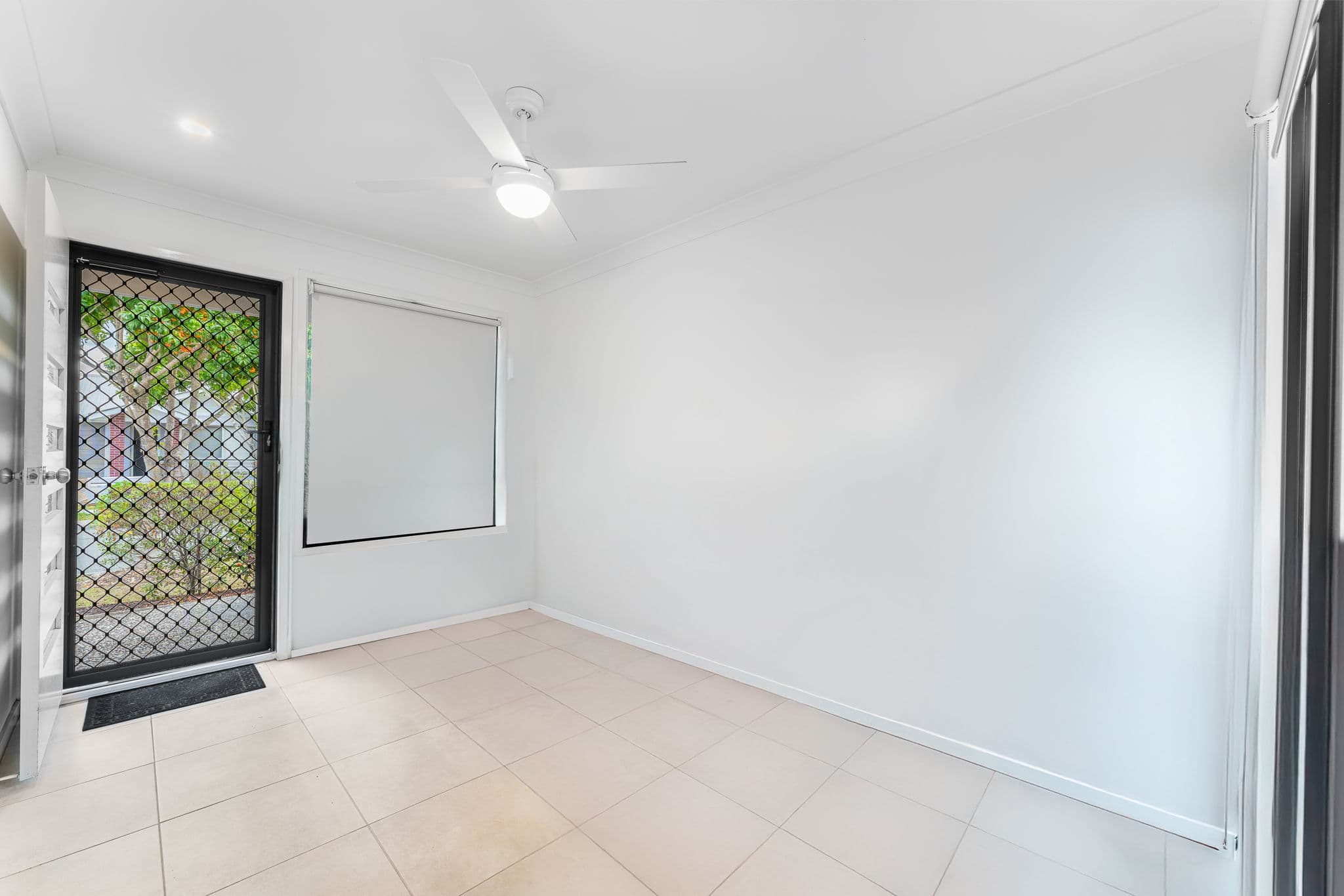 98 Napier Circuit, Silkstone — photo 2 of 5