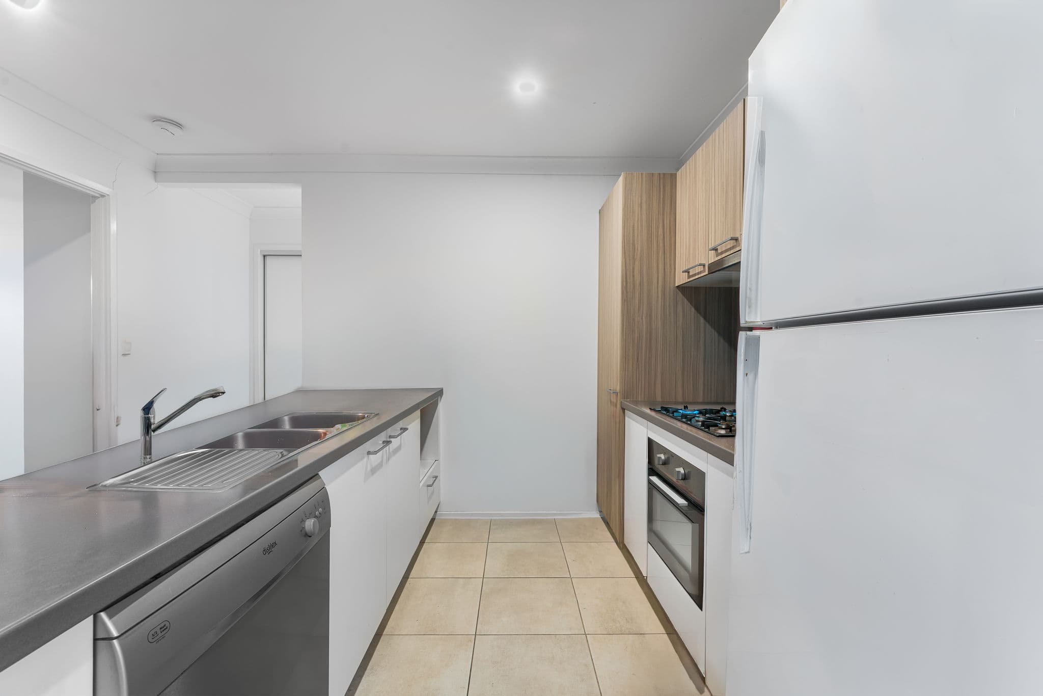98 Napier Circuit, Silkstone — photo 4 of 5