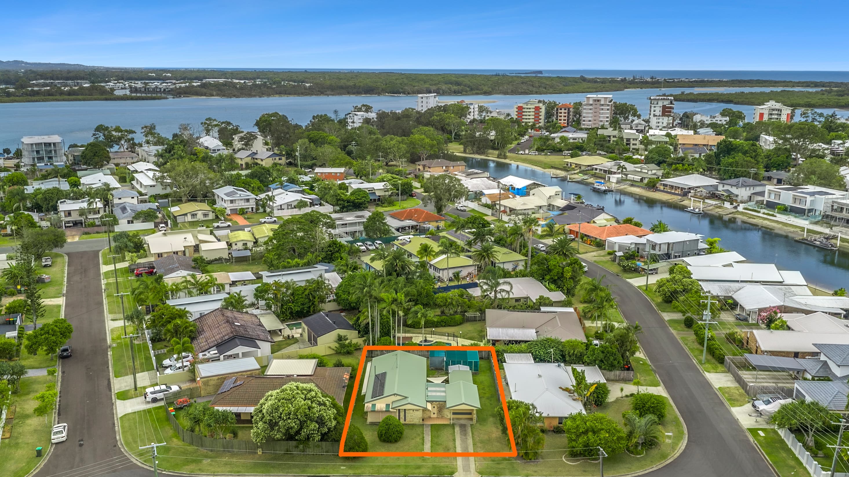 4 Glenlea Drive, Maroochydore — photo 2 of 5