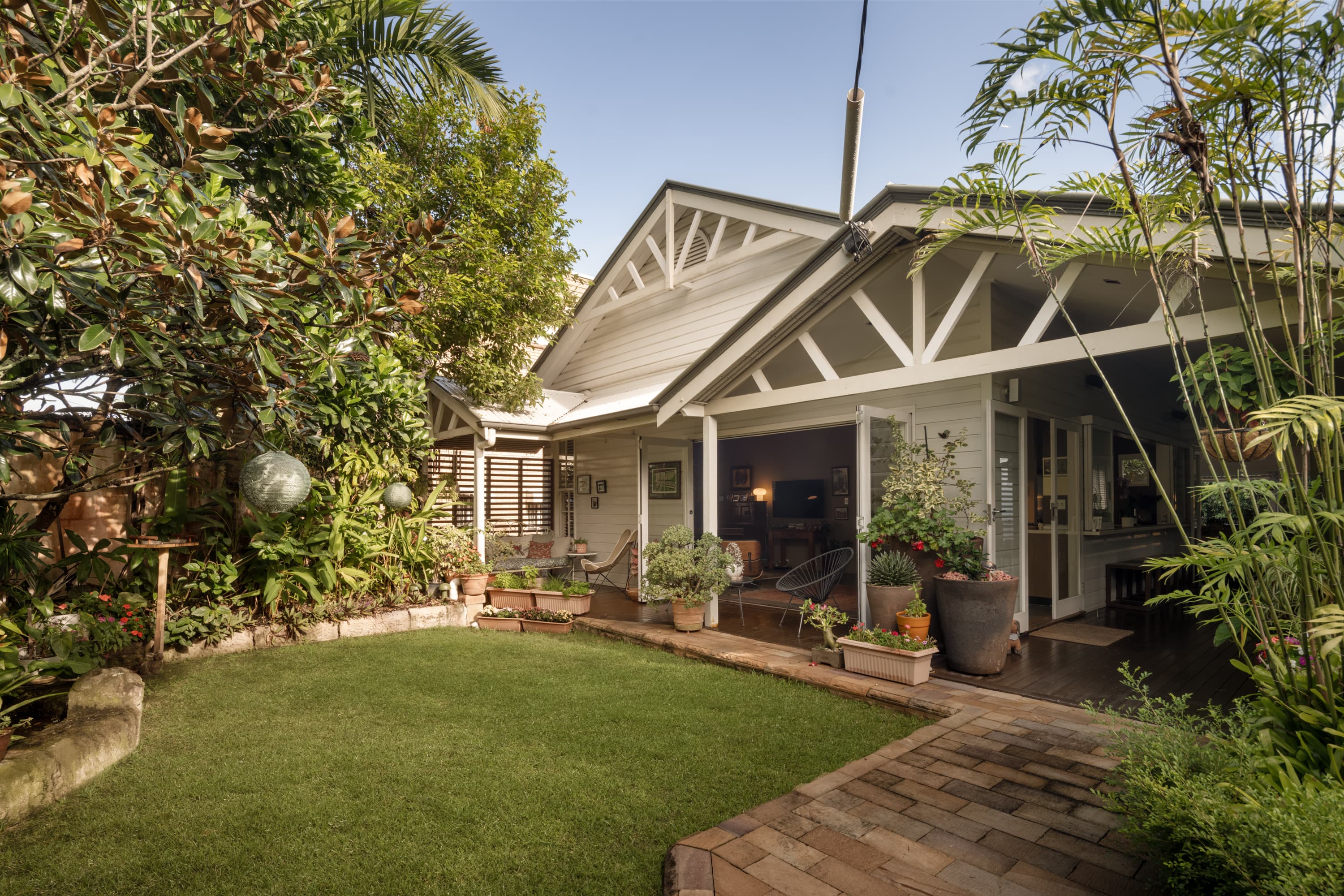 9 Llewellyn Street, New Farm — photo 1 of 19