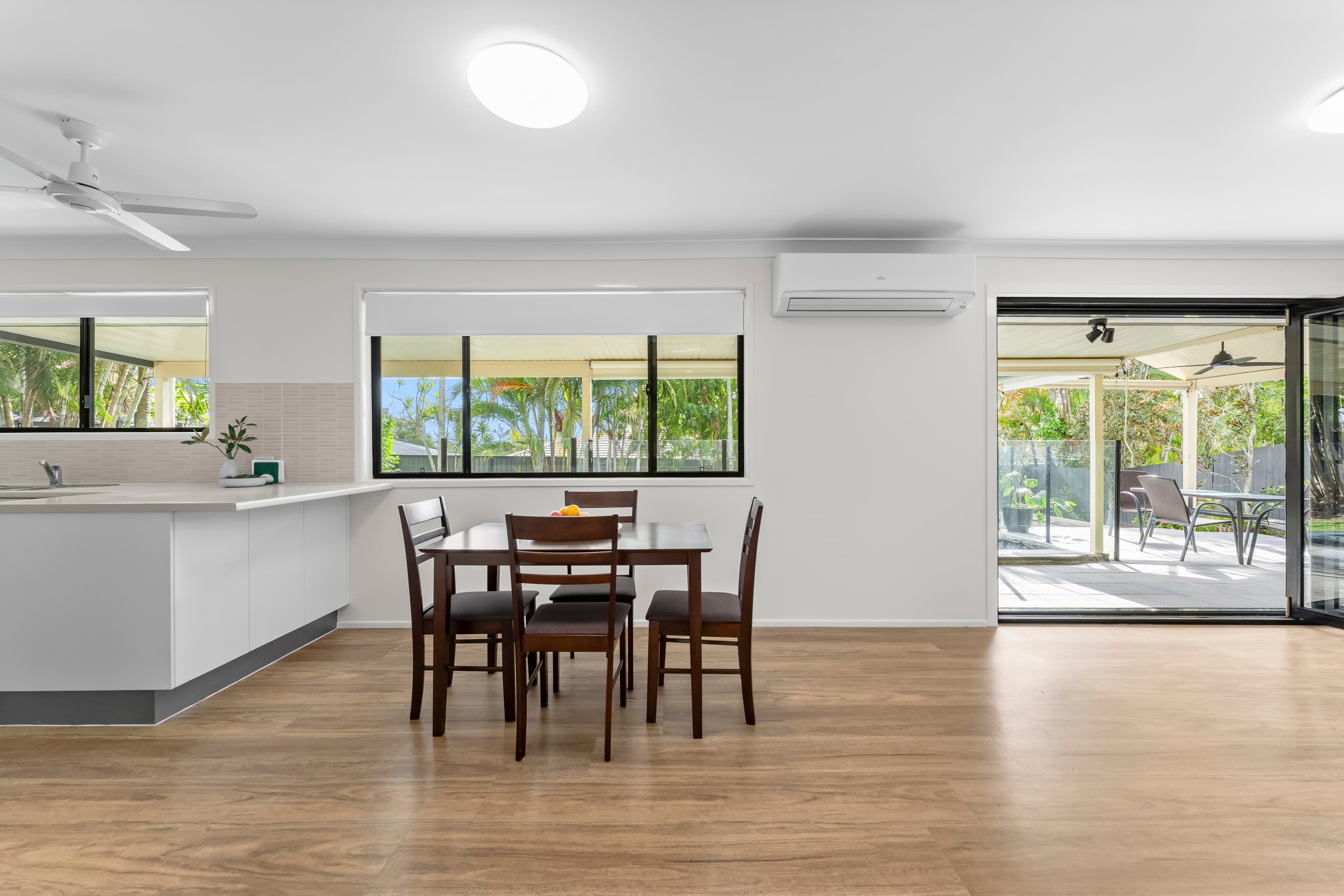 44 Jardine Drive, Springwood — photo 4 of 5
