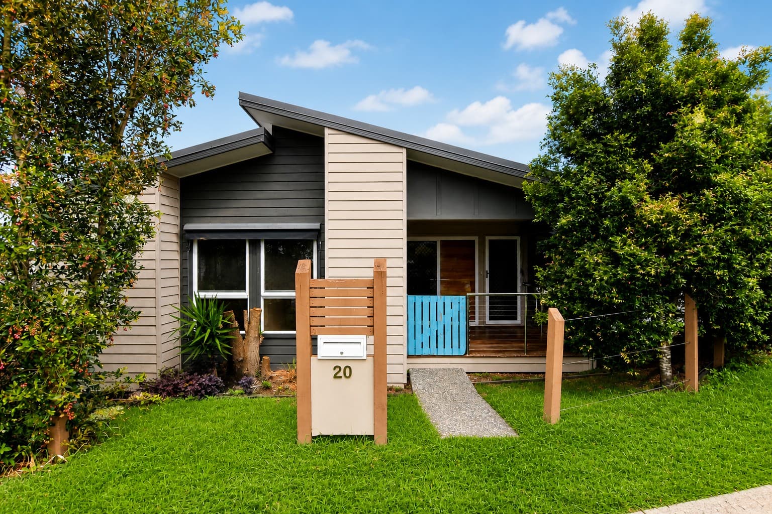 20 Grand Canyon Drive, Springfield Lakes — photo 1 of 8