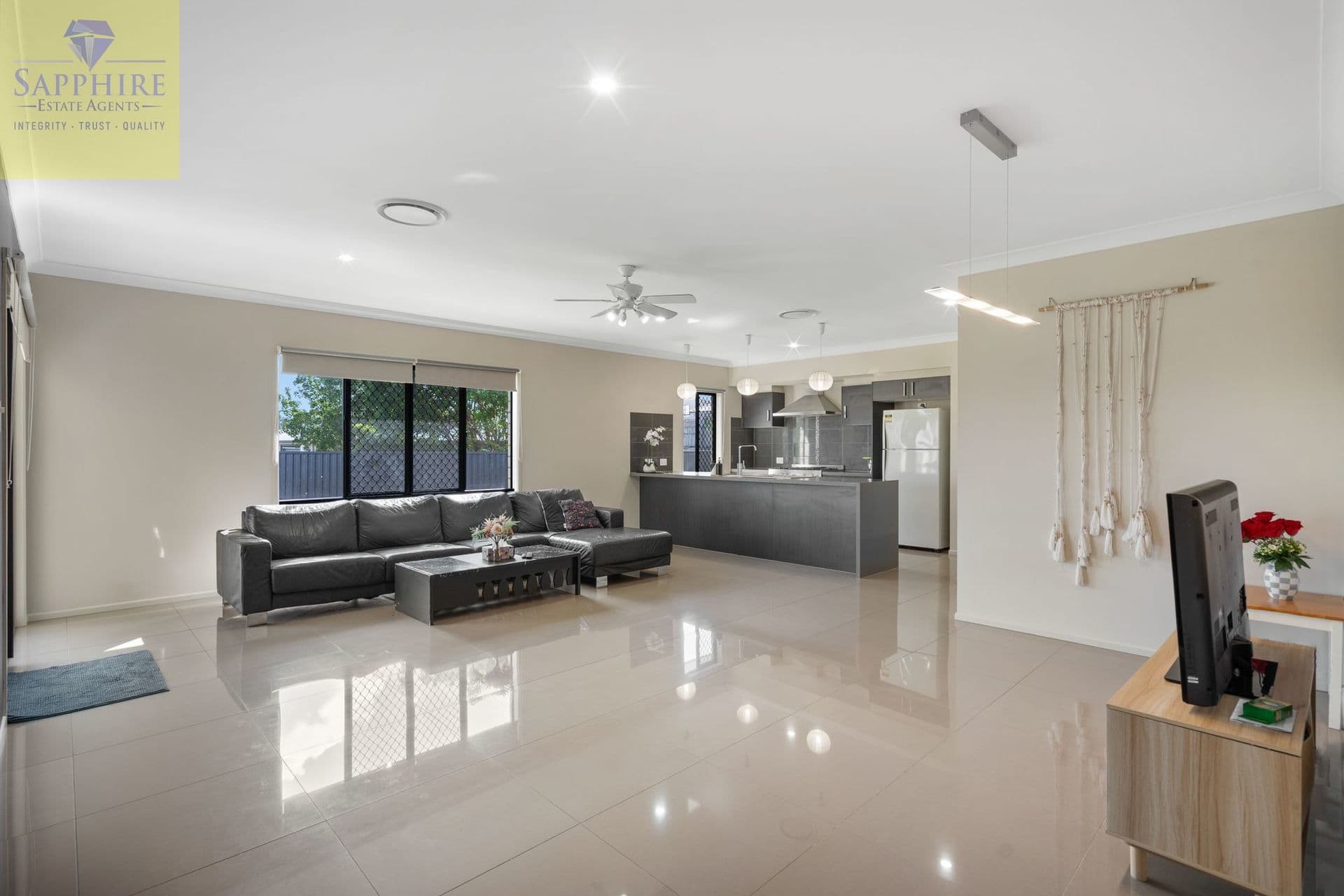 1 Ronald Court, Collingwood Park — photo 3 of 5