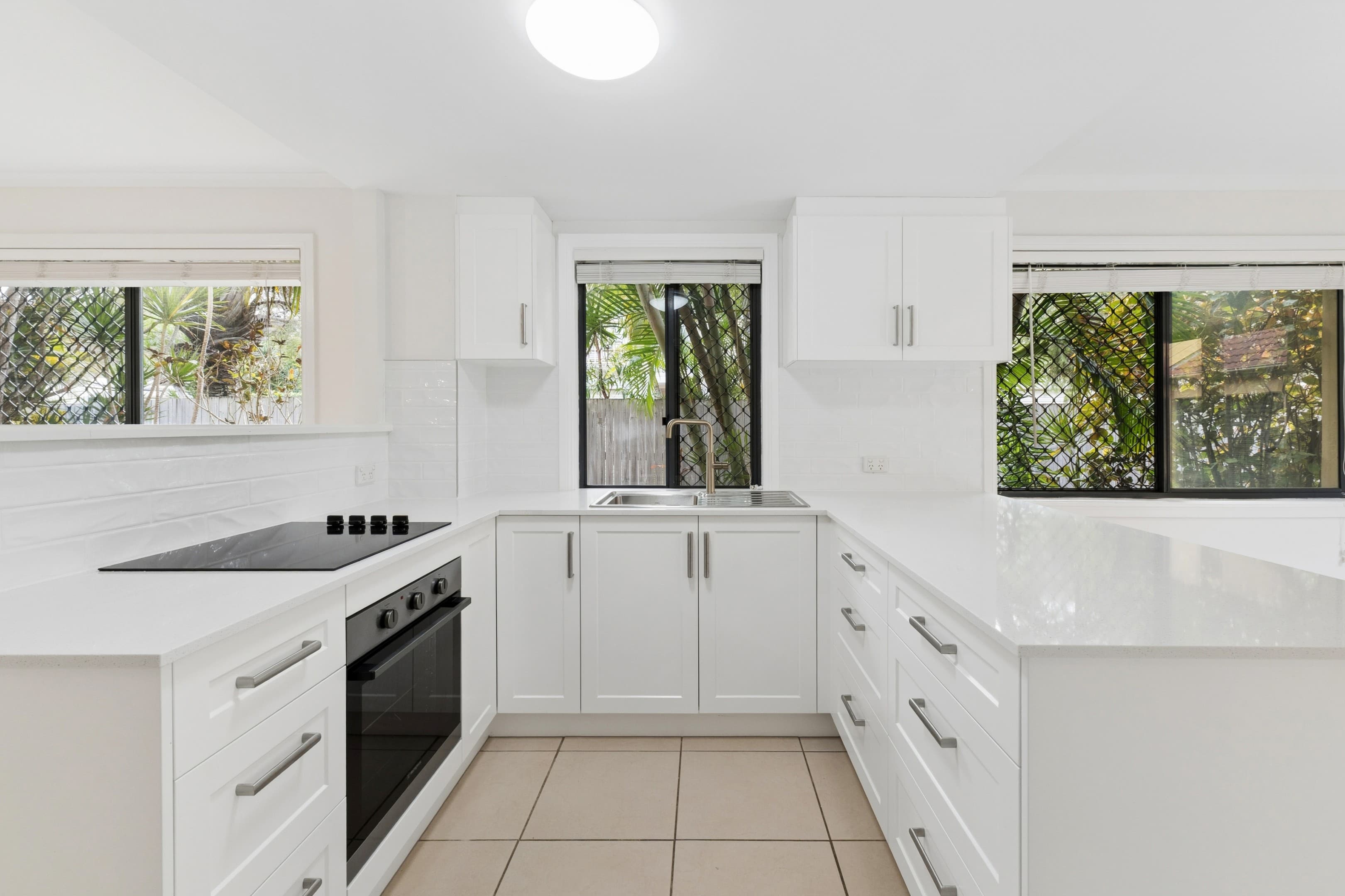 9/8-10 Melville Court, Mount Coolum — photo 4 of 5