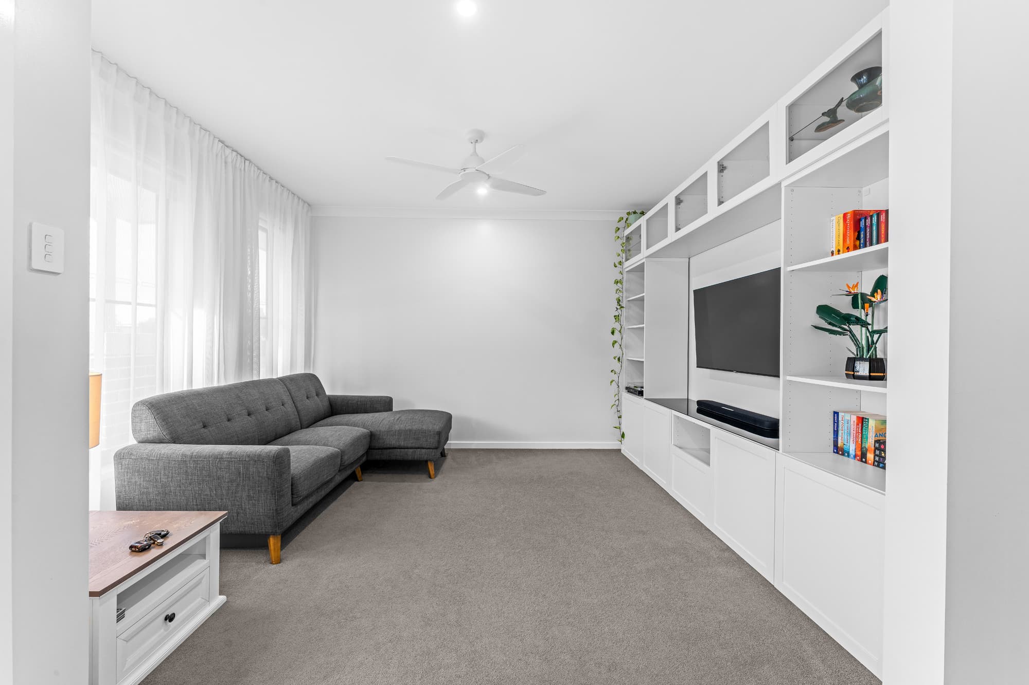 27 Benjamen Crescent, Nirimba — photo 2 of 5