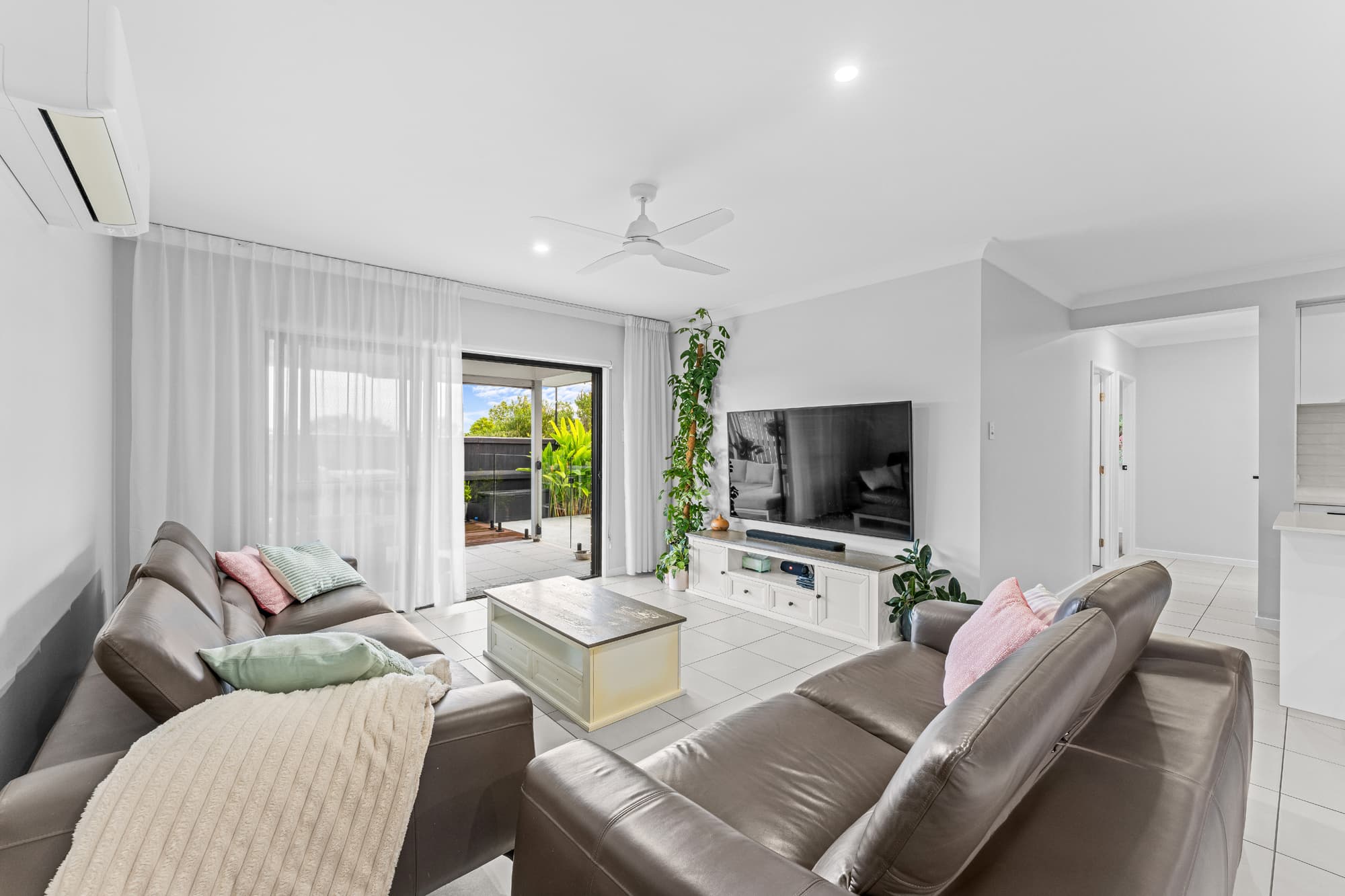 27 Benjamen Crescent, Nirimba — photo 4 of 5