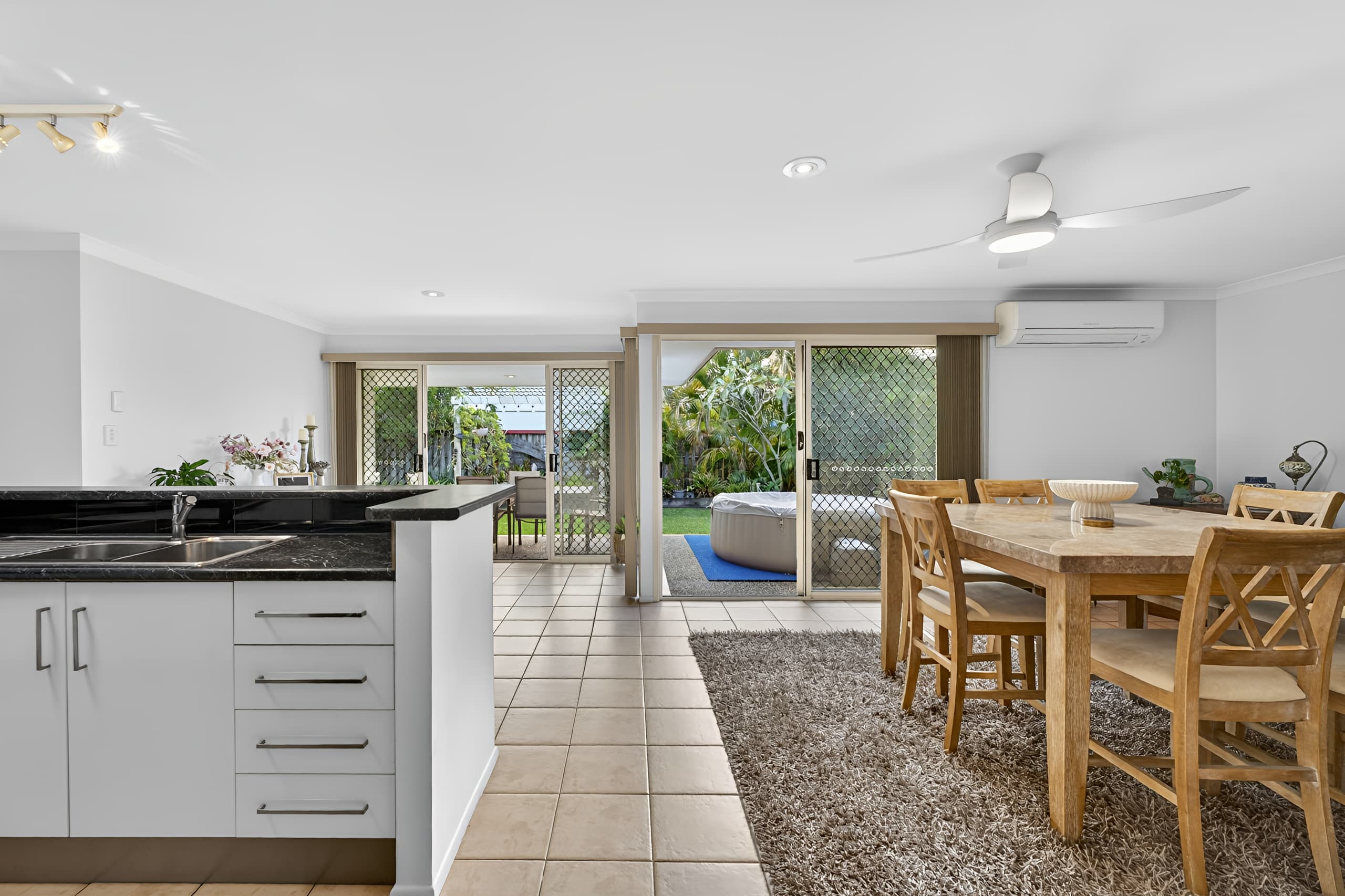 132 Harrier Drive, Burleigh Waters — photo 4 of 5