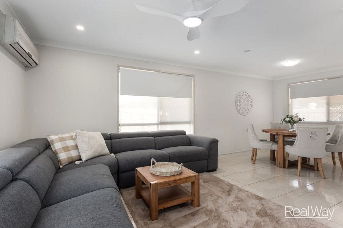 27 Blenheim Crescent, Yamanto — photo 3 of 5