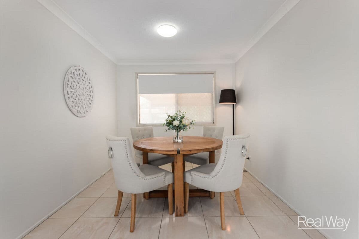 27 Blenheim Crescent, Yamanto — photo 4 of 5