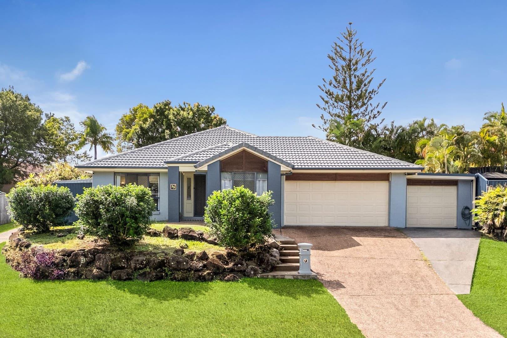 13 Batchworth Road, Molendinar — photo 1 of 5