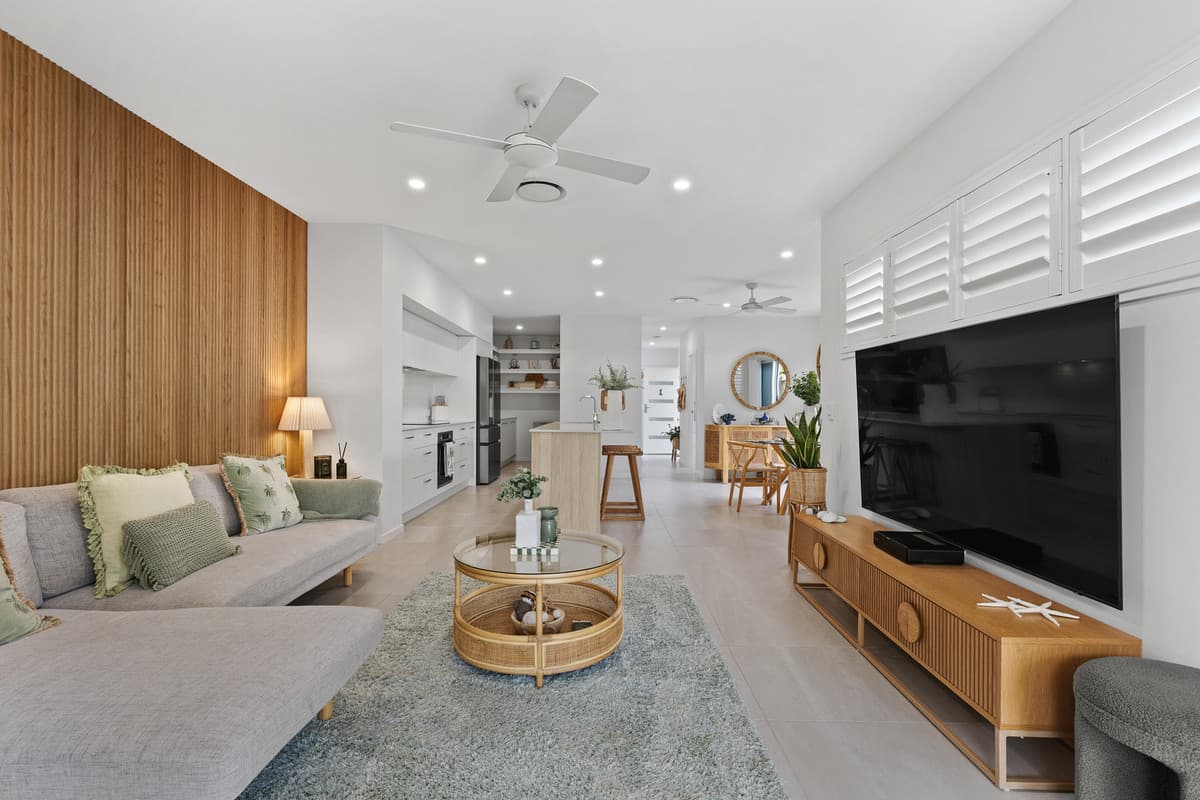 1/8 Moore Street, Victoria Point — photo 1 of 5