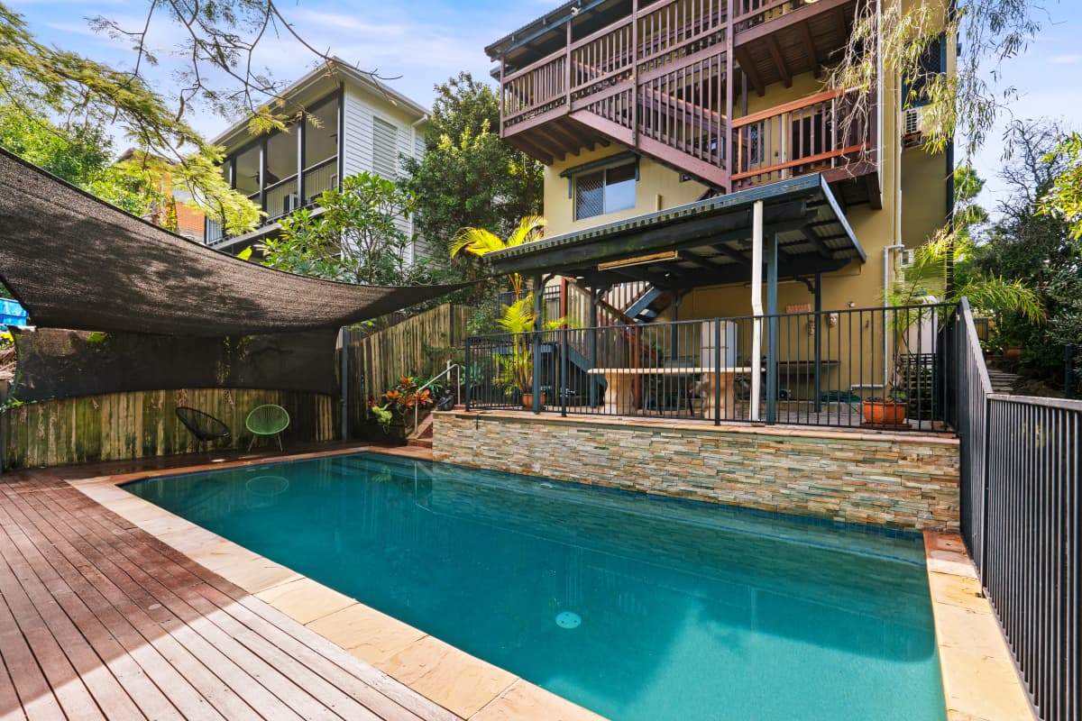 12 Woodgee Street, Currumbin — photo 1 of 5