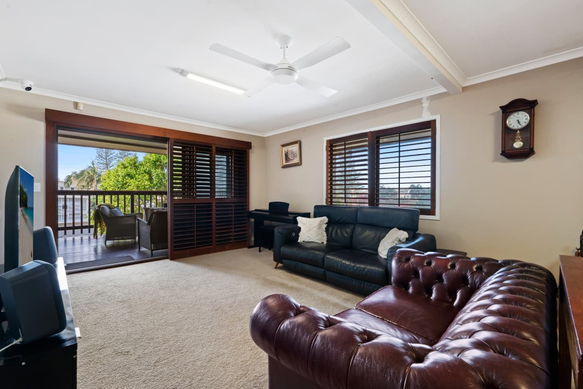 12 Woodgee Street, Currumbin — photo 4 of 5