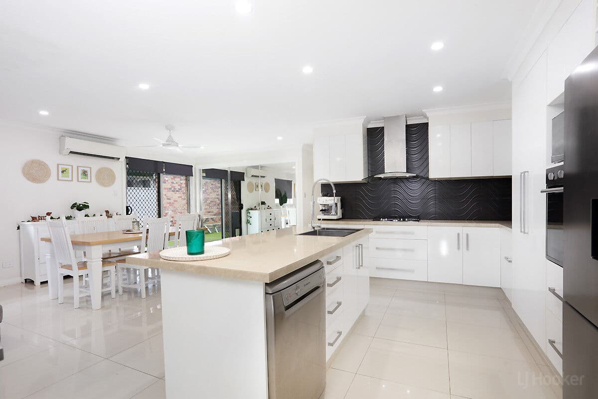 46 Sidney Nolan Drive, Coombabah — photo 3 of 5