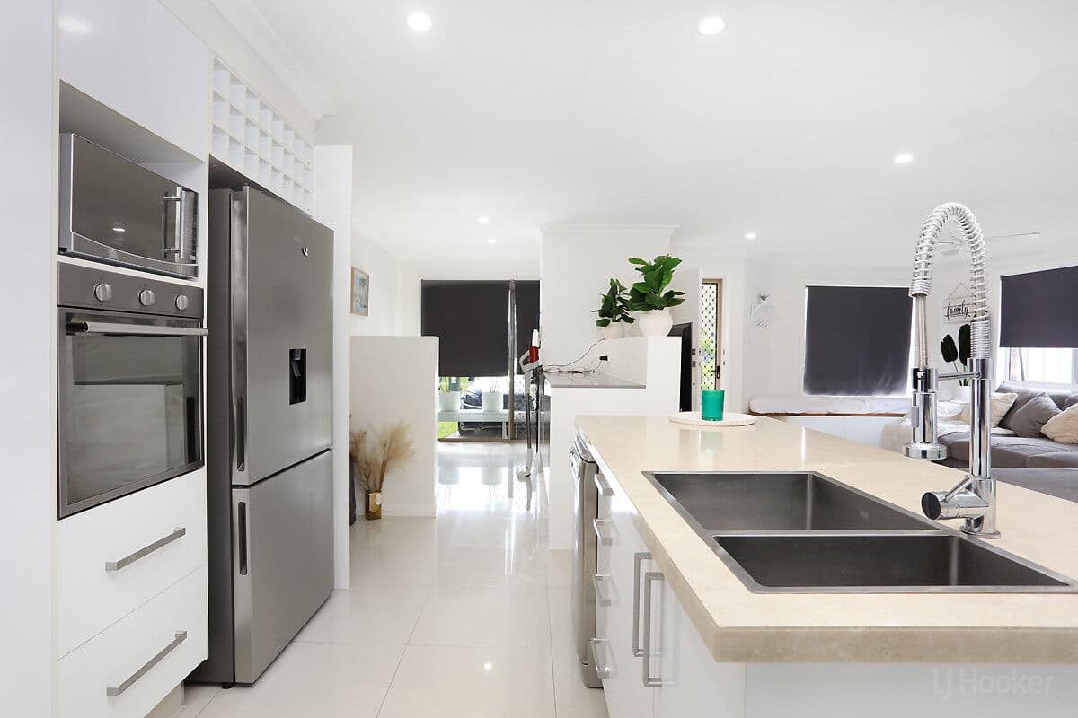 46 Sidney Nolan Drive, Coombabah — photo 4 of 5