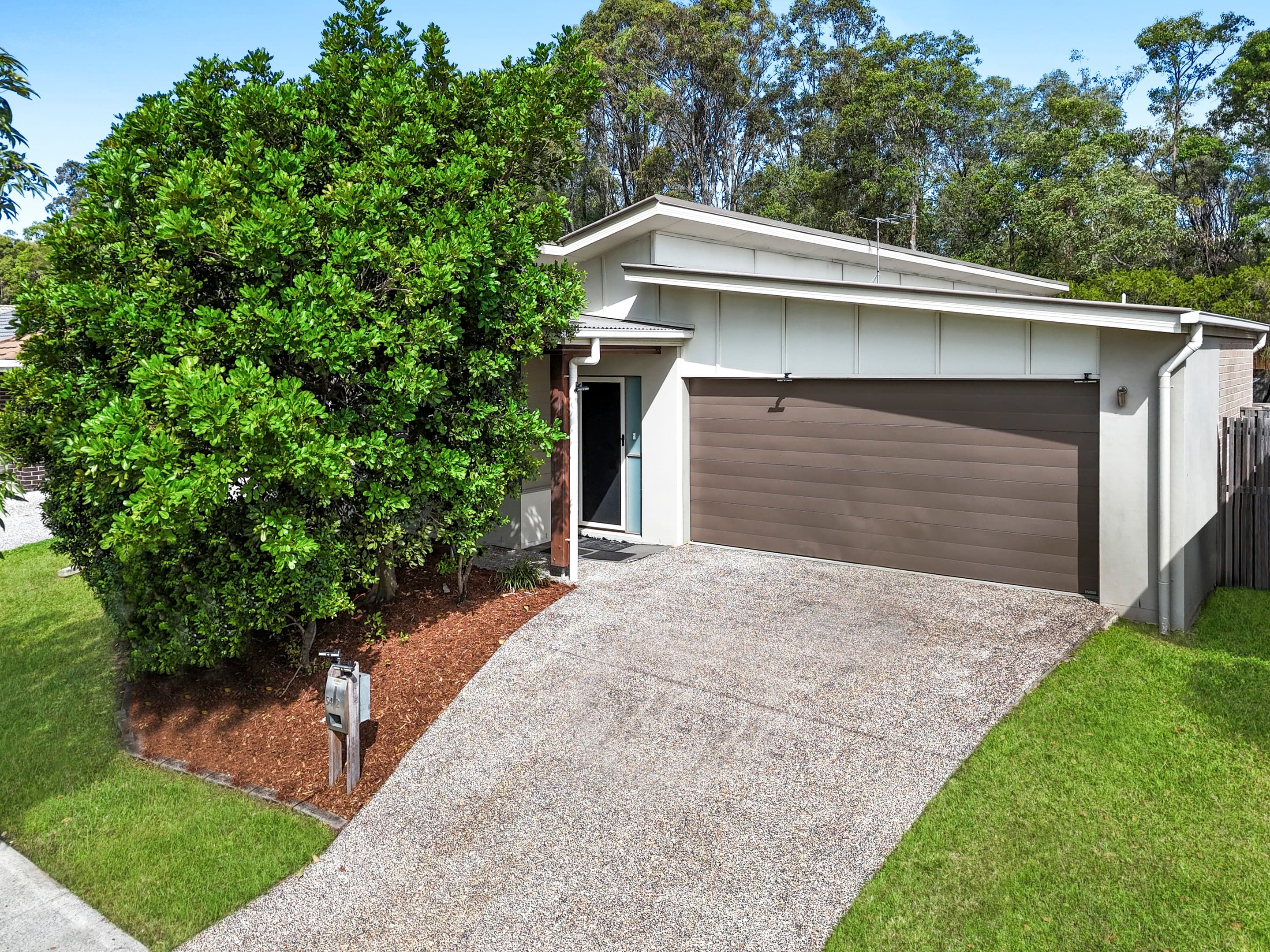 542 Gainsborough Drive, Pimpama — photo 2 of 5