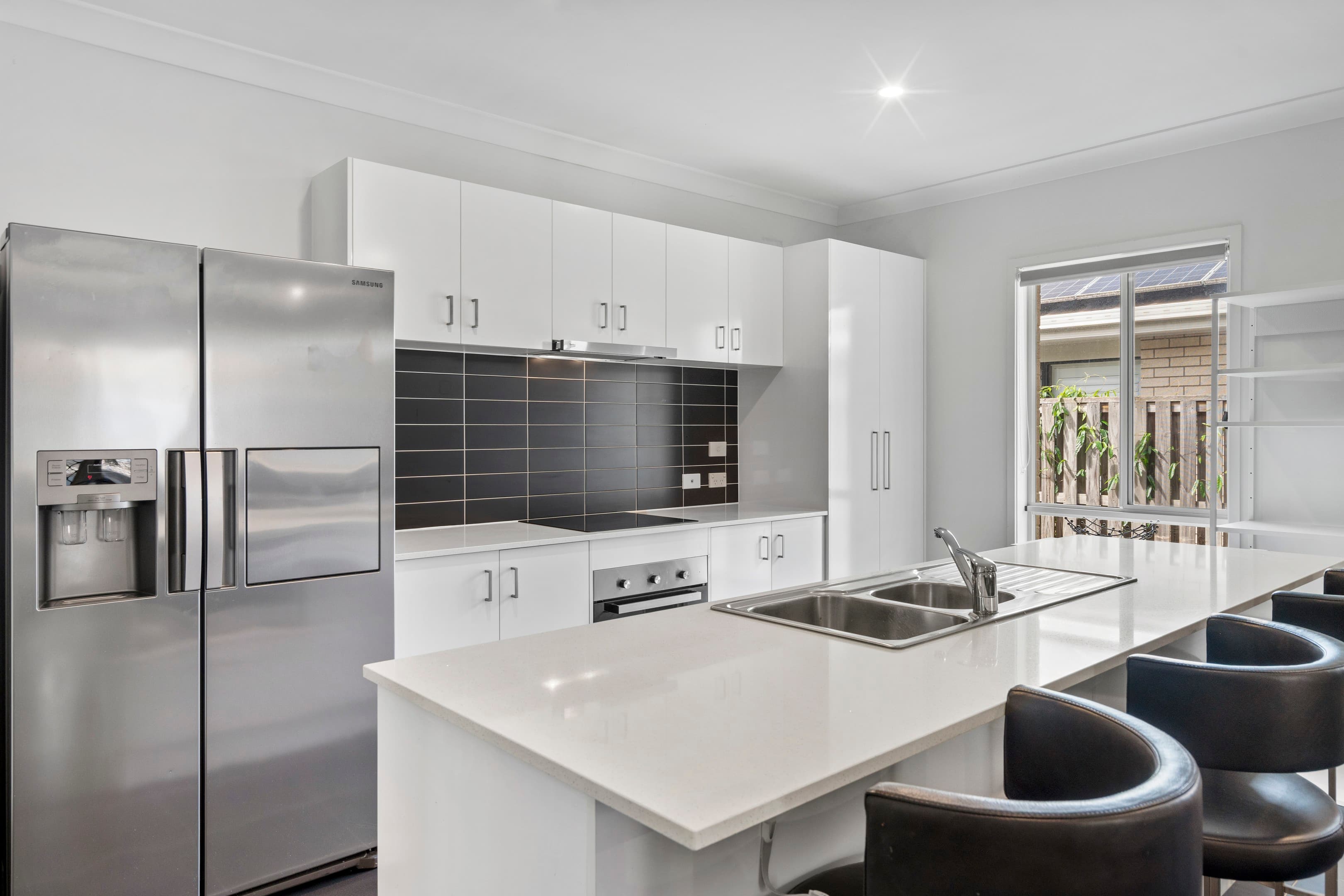 542 Gainsborough Drive, Pimpama — photo 3 of 5