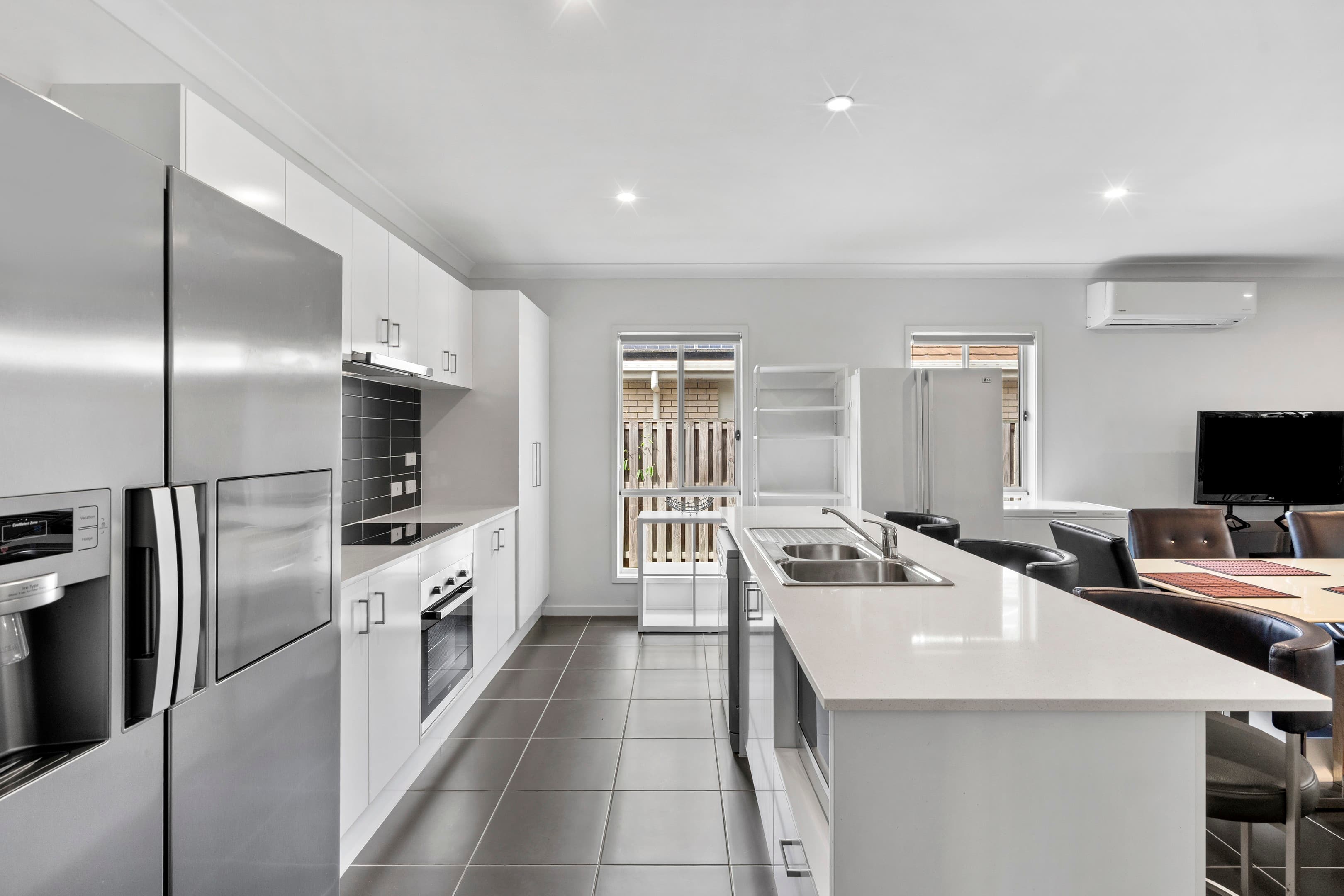 542 Gainsborough Drive, Pimpama — photo 4 of 5