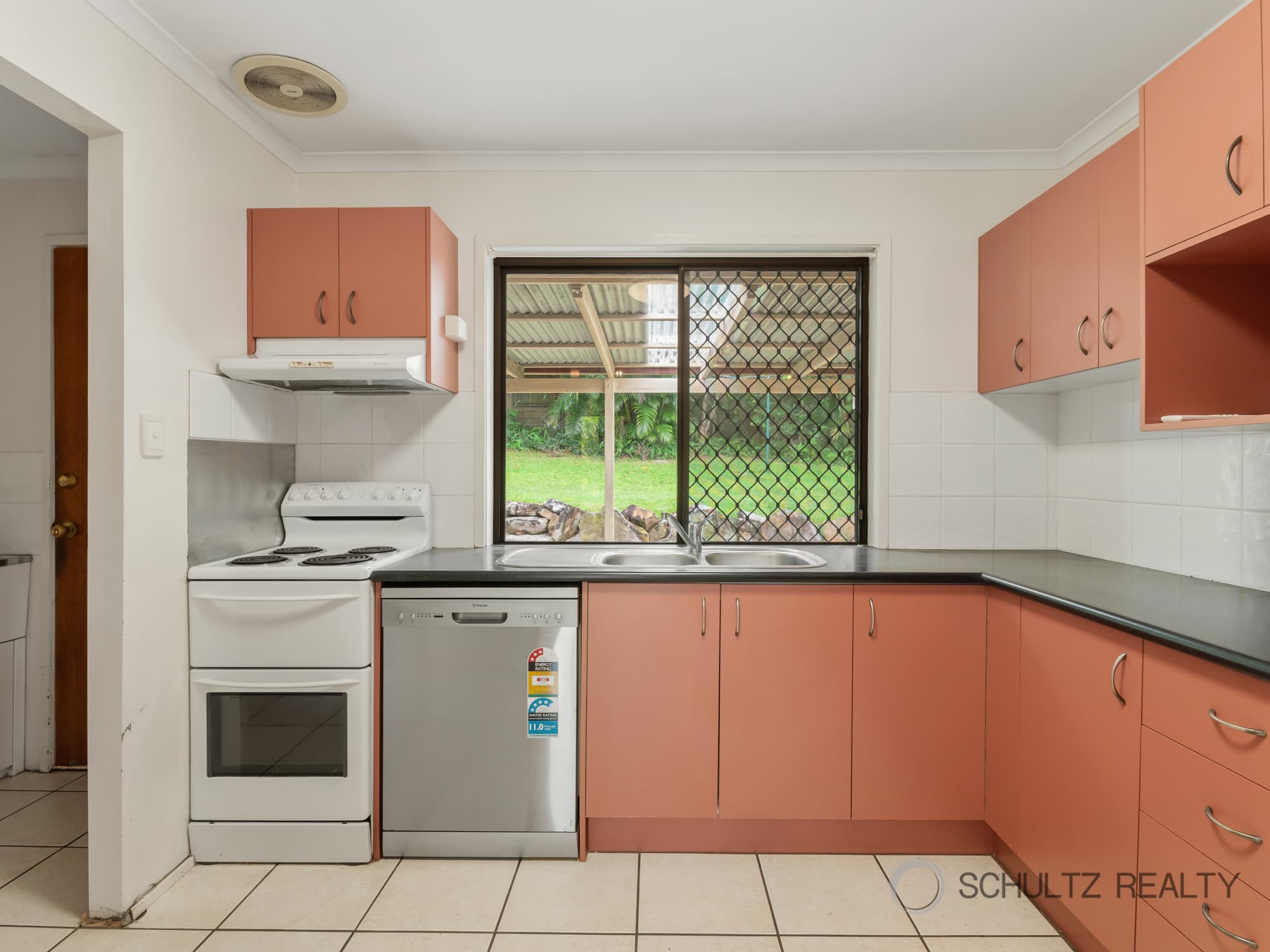 50 Avonmore Street, Edens Landing — photo 4 of 5