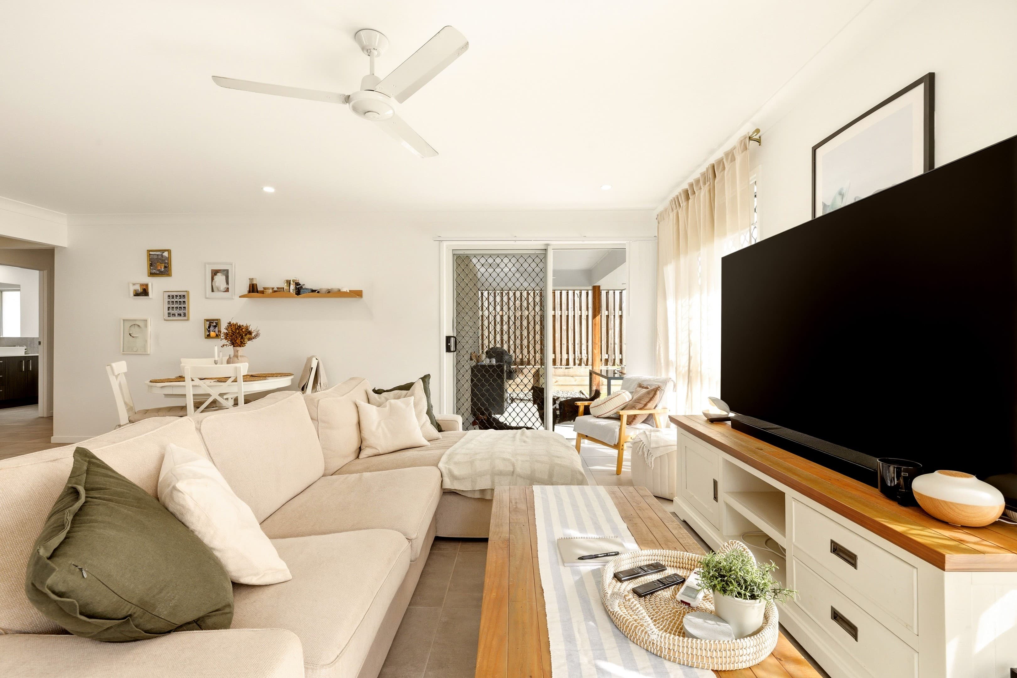 20 Chervil Drive, Greenbank — photo 3 of 5