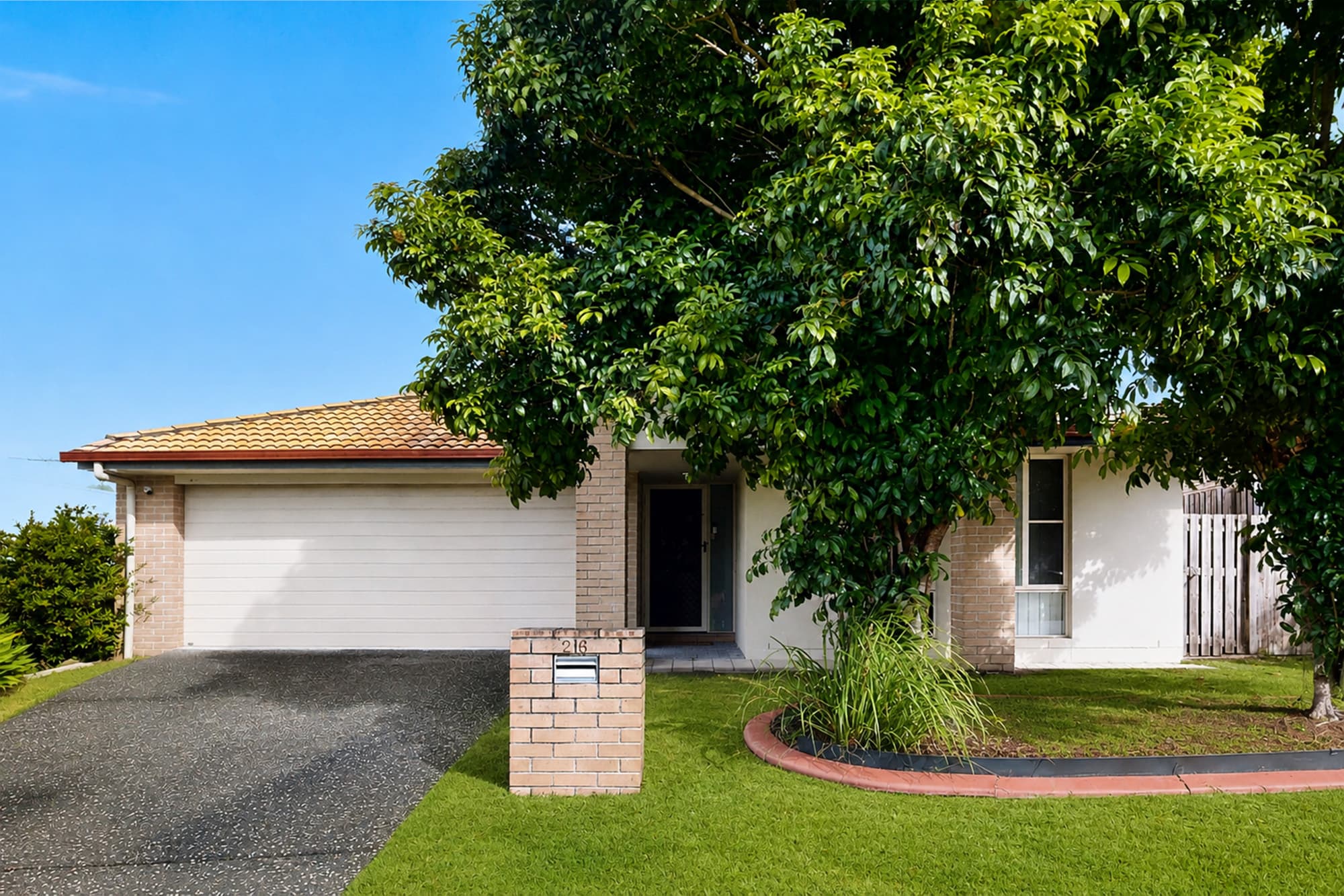 26 Breezeway Drive, Bahrs Scrub — photo 1 of 5
