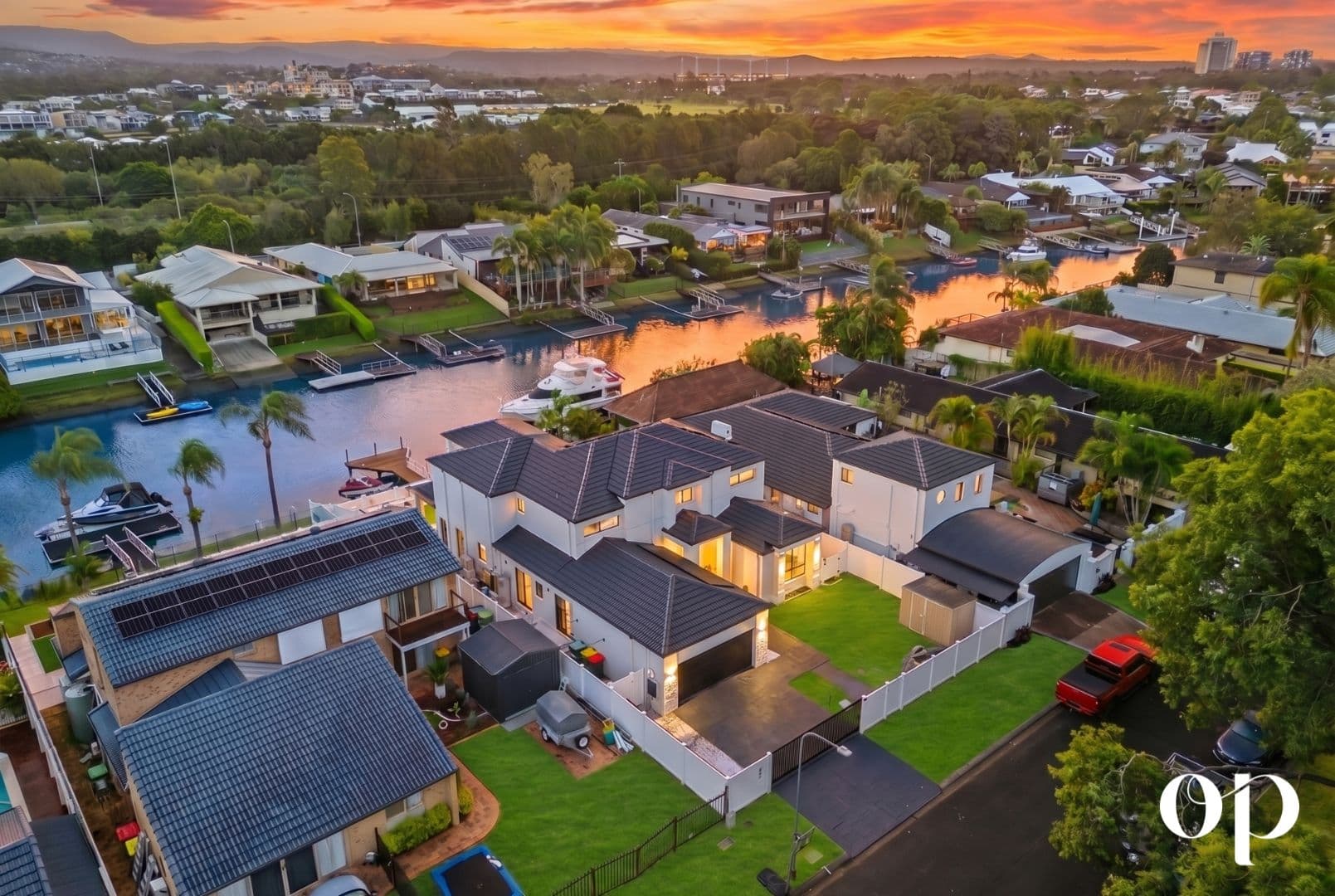 20 Coolong Crescent, Carrara — photo 1 of 5