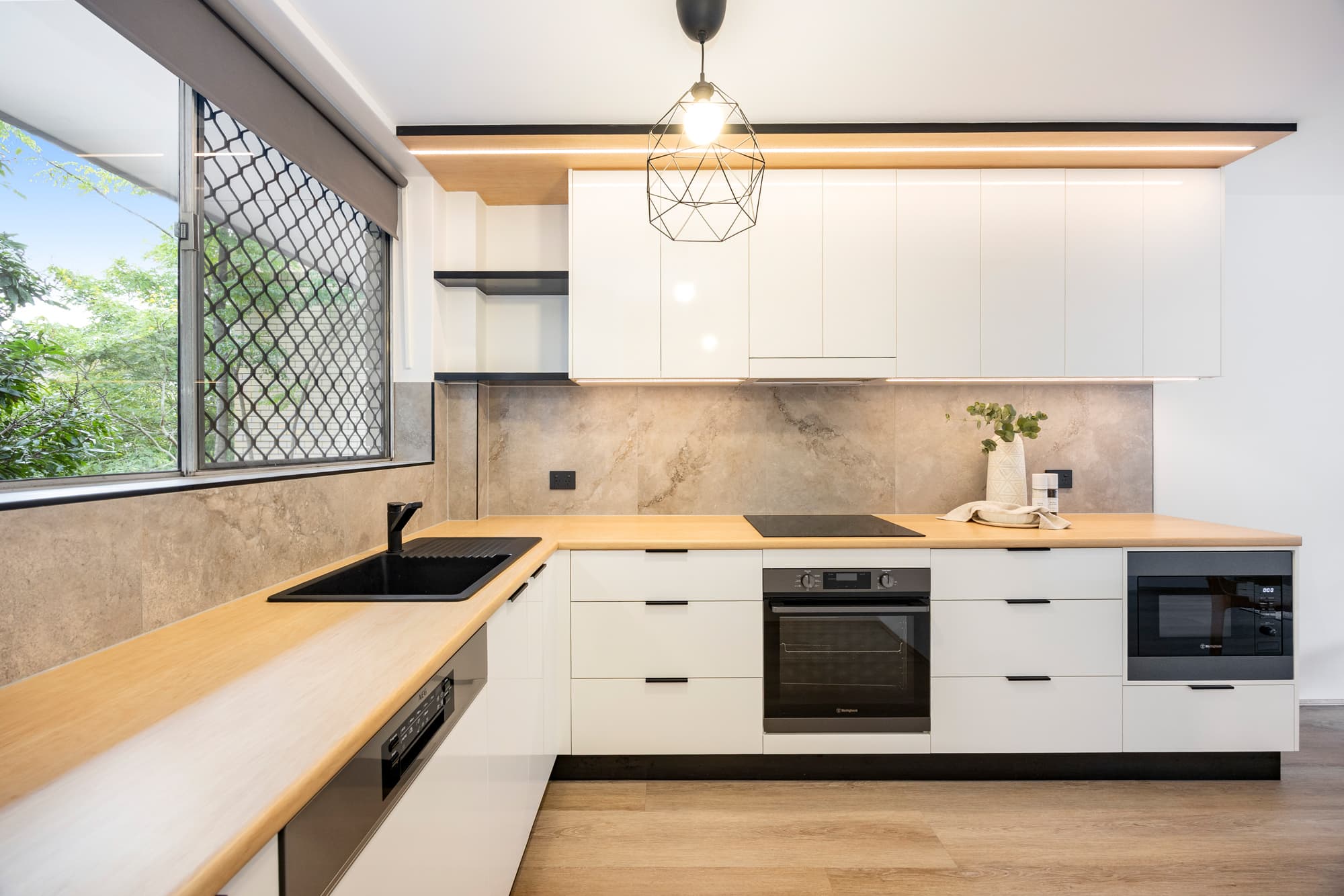 2/51 Gustavson Street, Annerley — photo 2 of 5