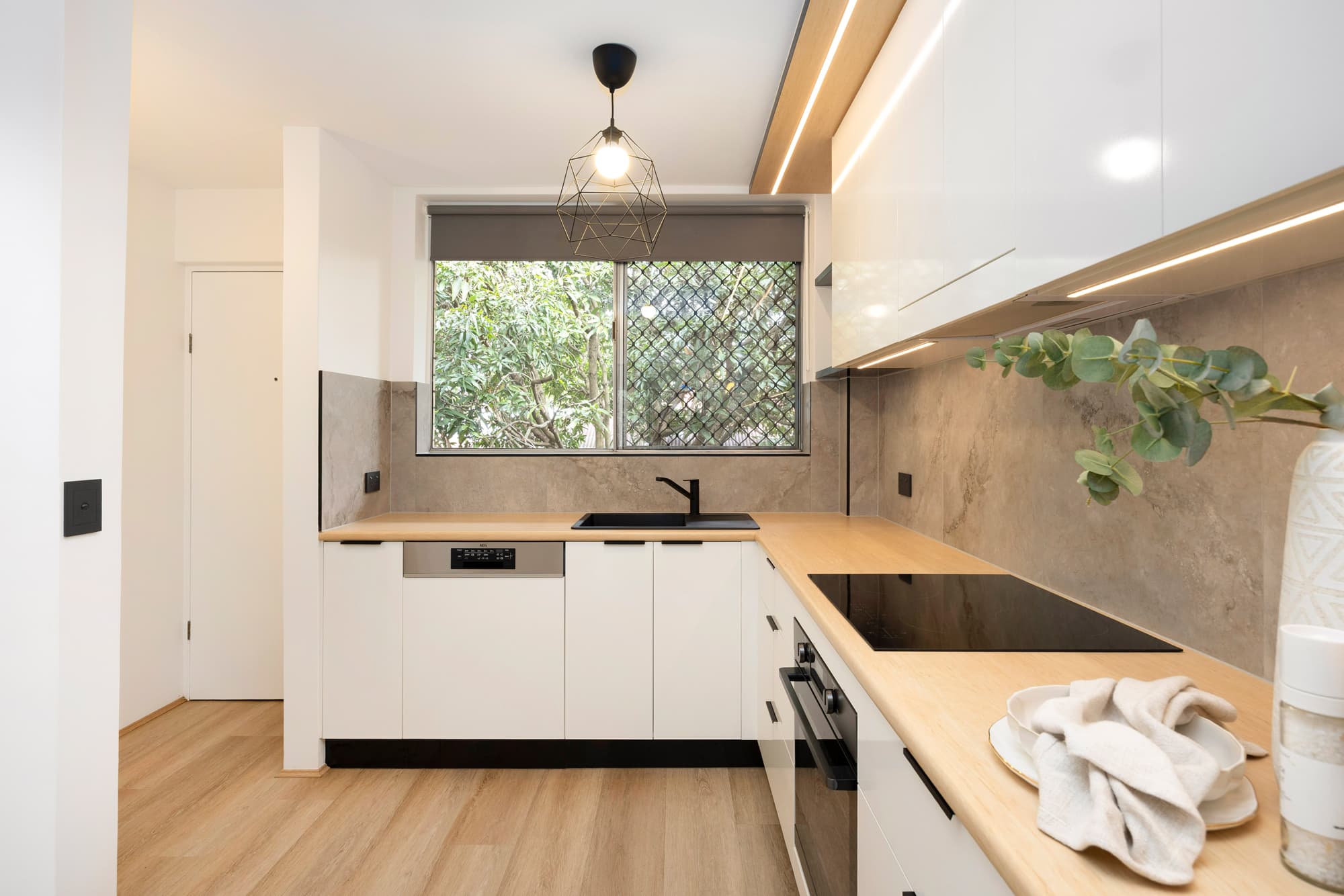 2/51 Gustavson Street, Annerley — photo 1 of 5