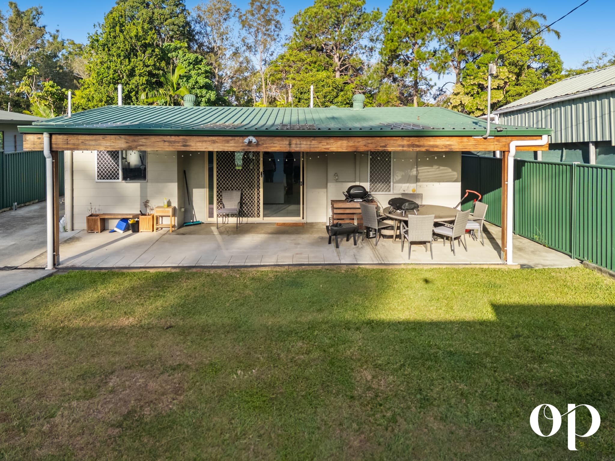 247 Wardoo Street, Southport — photo 2 of 5