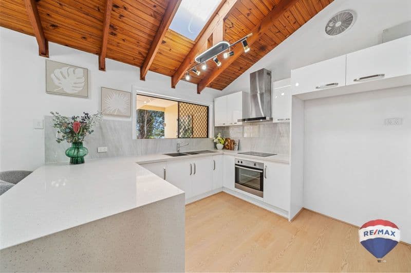 7 Terowi Street, Sunnybank Hills — photo 2 of 5