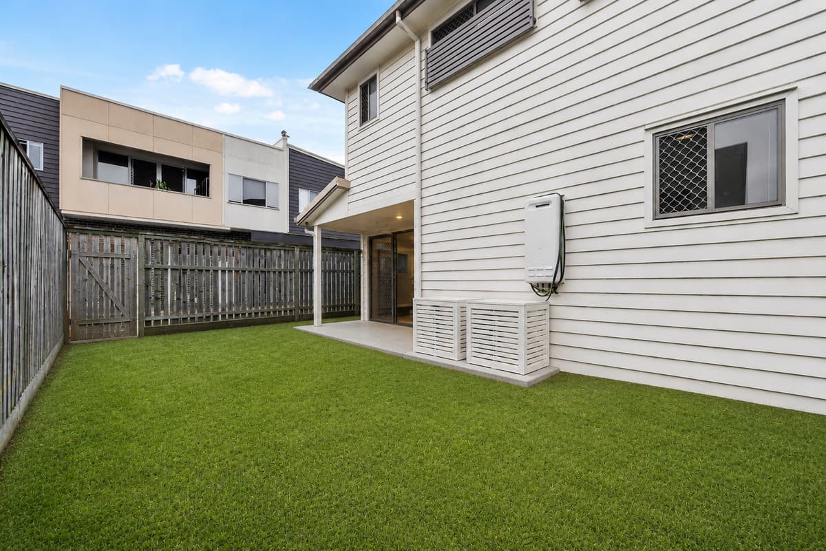 6 Millstream Lane, Fitzgibbon — photo 3 of 5