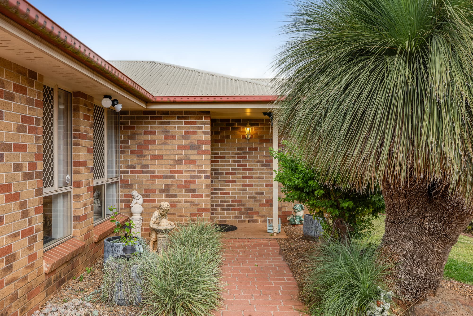 56 Catalina Drive, Wilsonton — photo 2 of 5