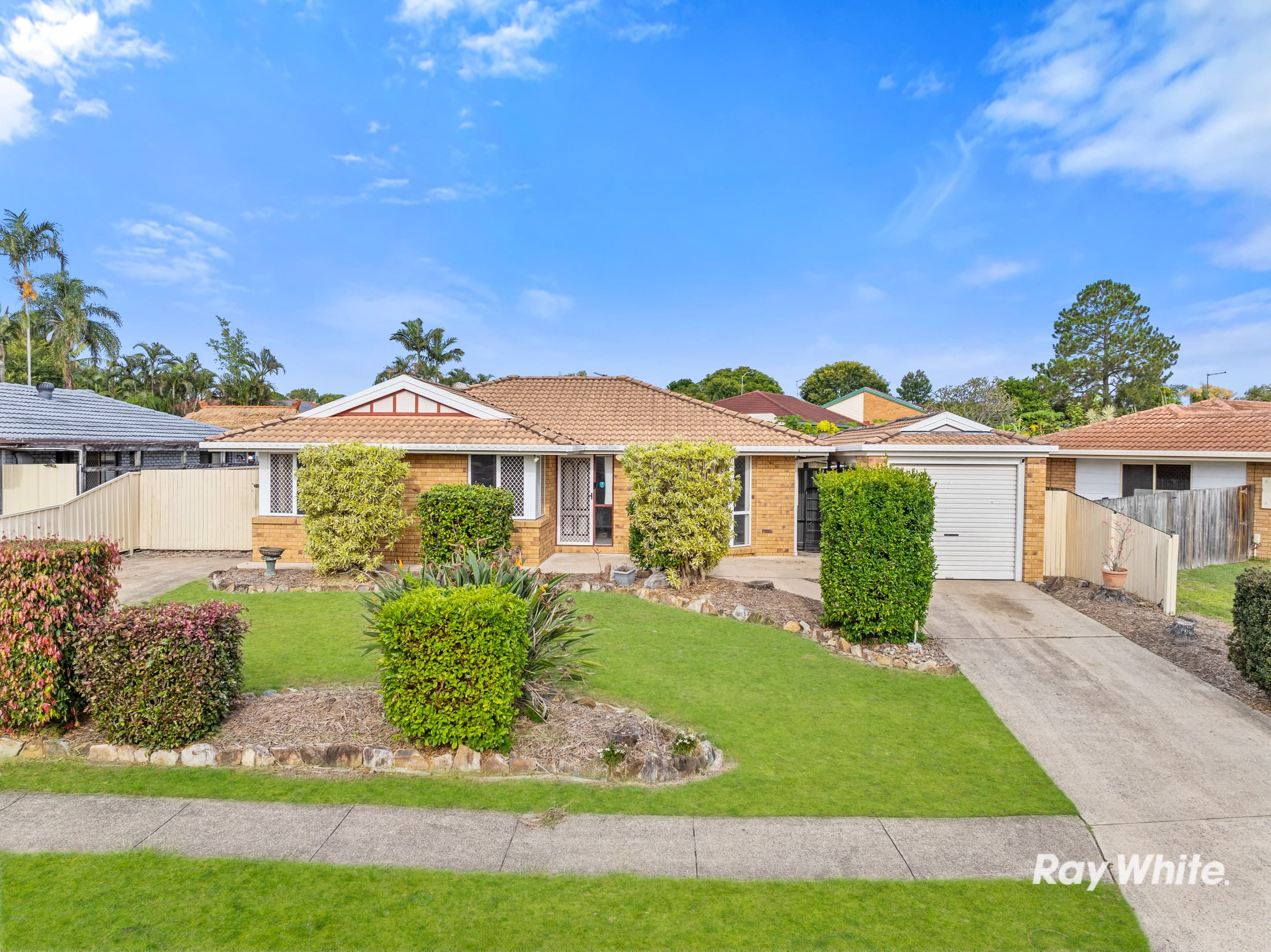10 Sundowner Street, Regents Park — photo 1 of 5