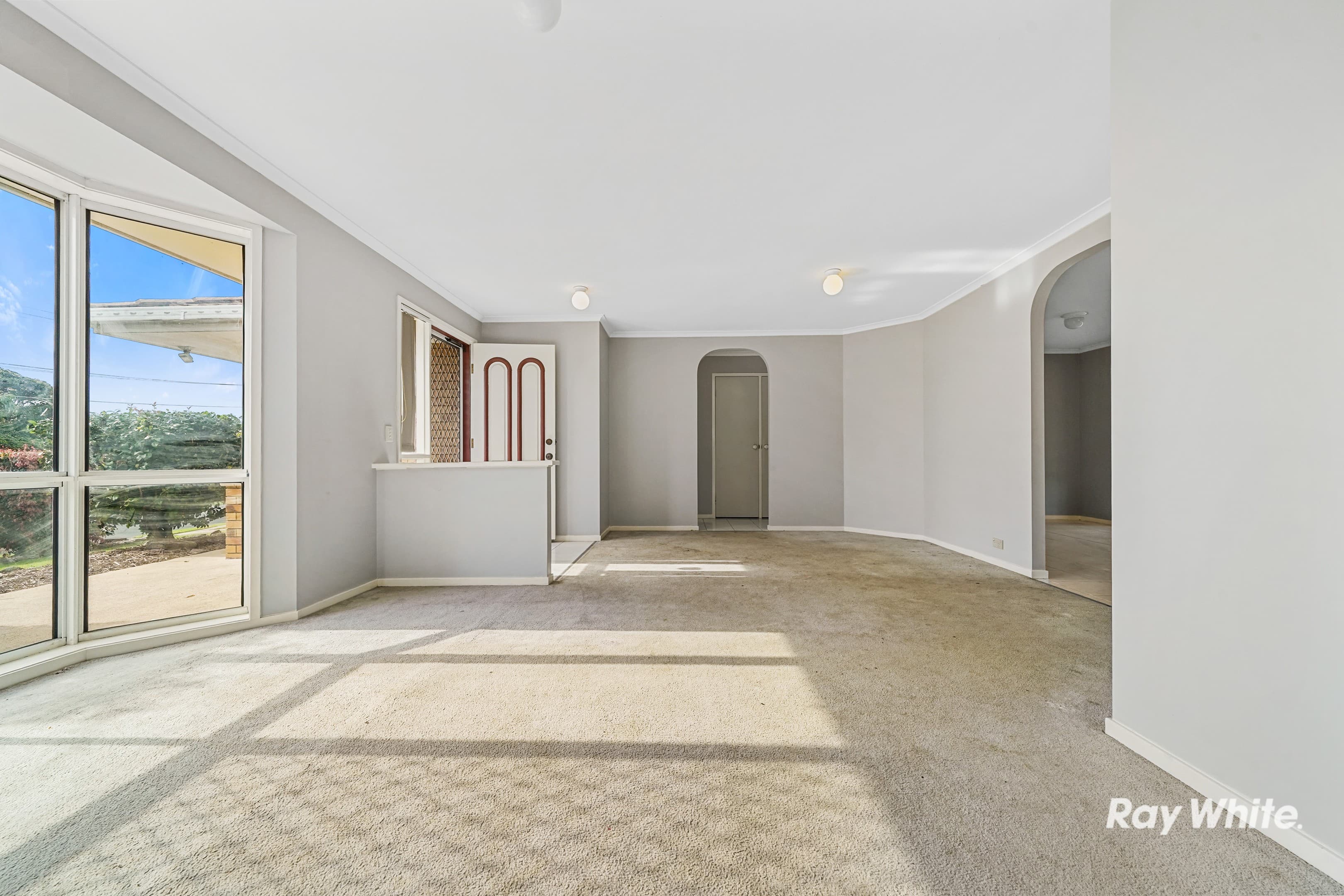 10 Sundowner Street, Regents Park — photo 3 of 5
