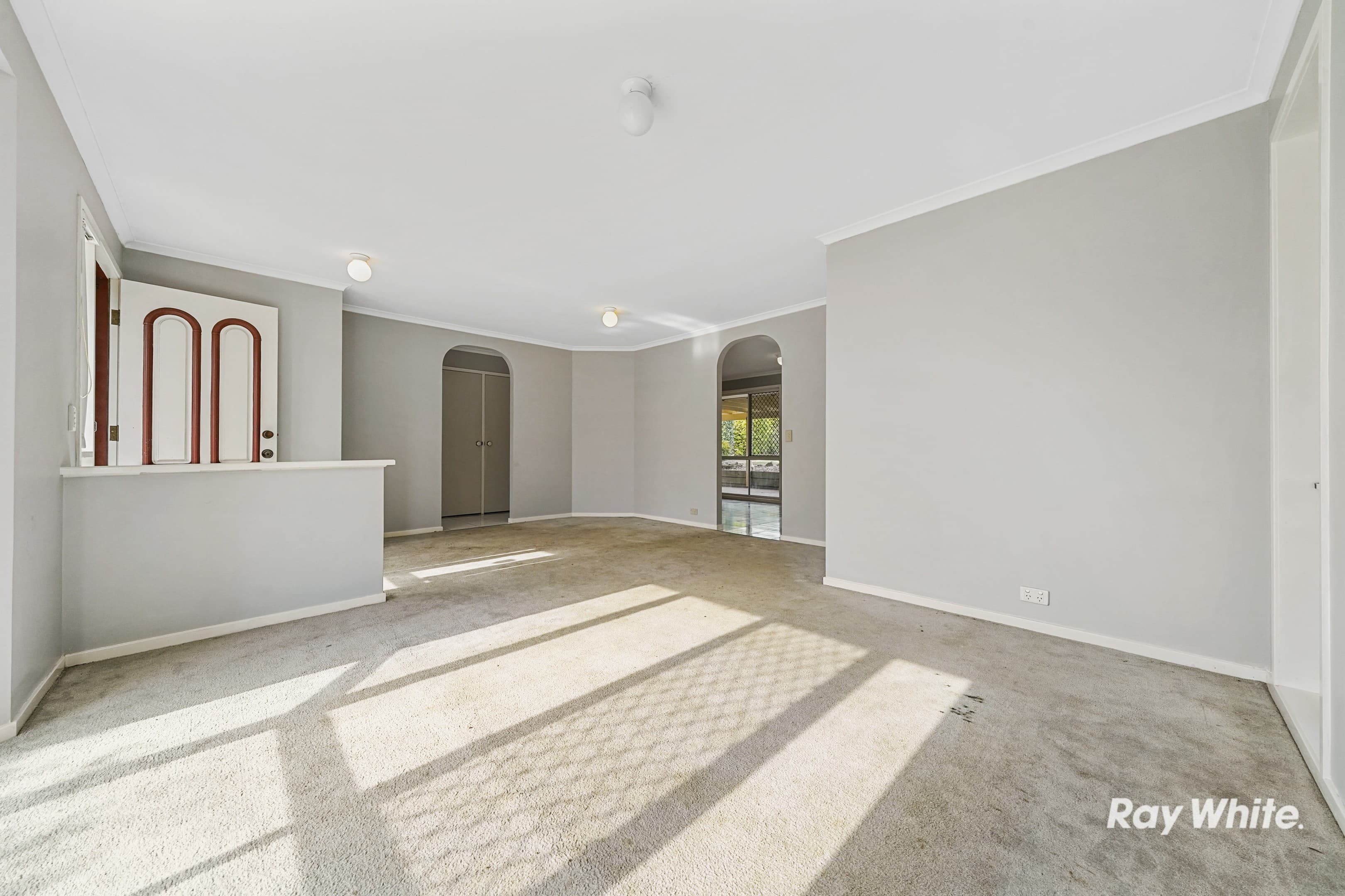 10 Sundowner Street, Regents Park — photo 4 of 5