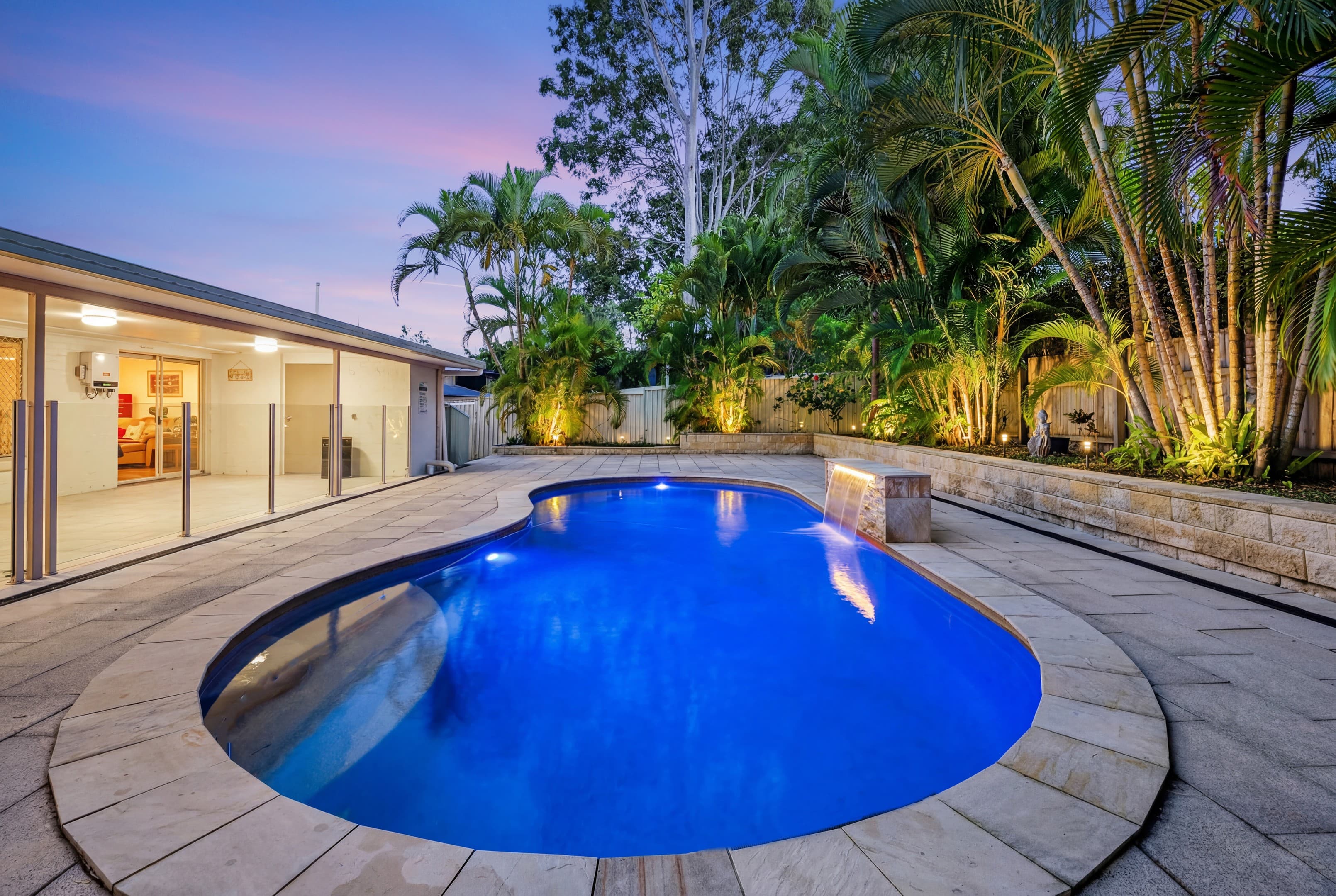 7 Macquarie Avenue, Molendinar — photo 1 of 5