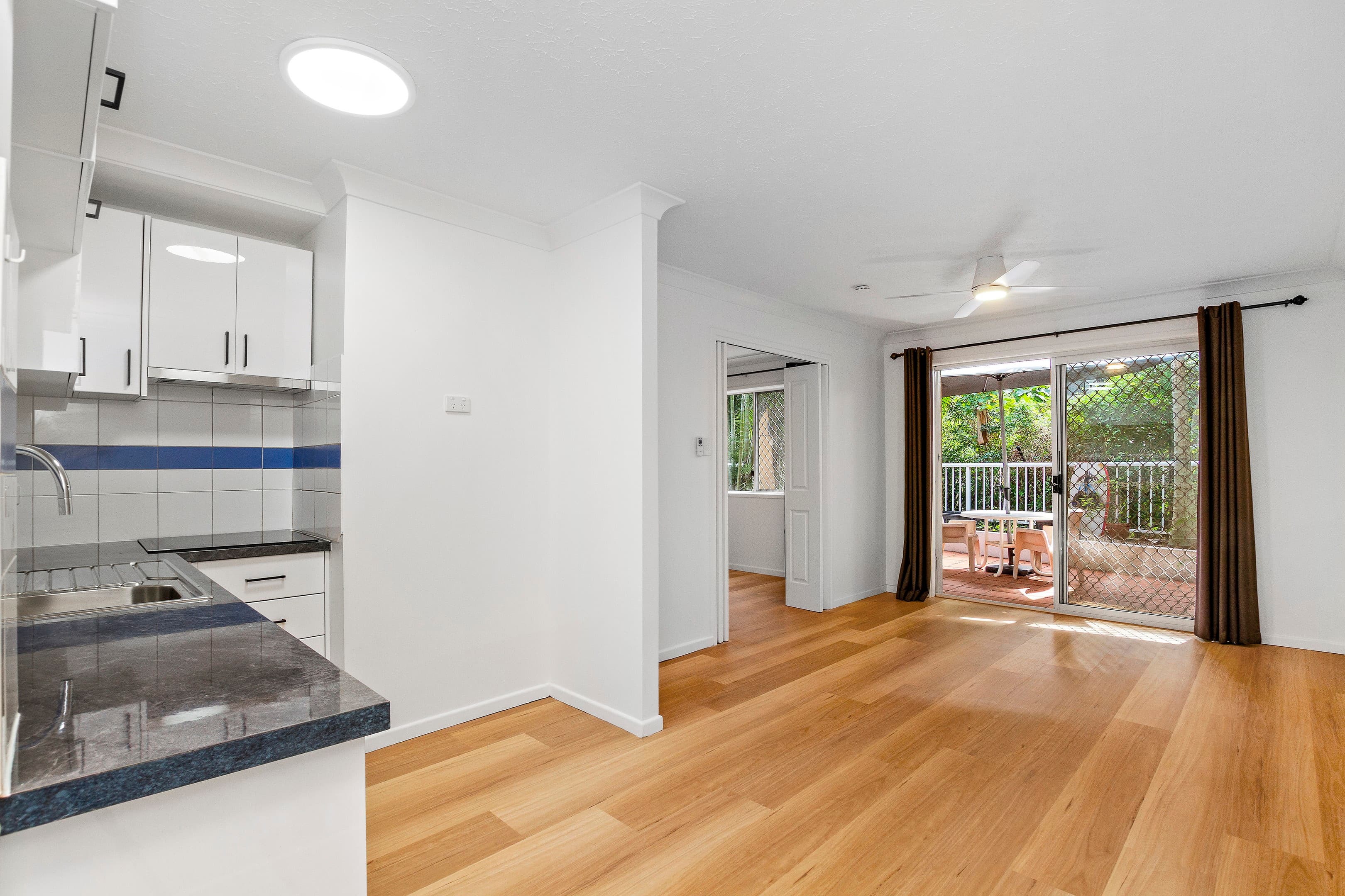 4/21-27 Markwell Avenue, Surfers Paradise — photo 1 of 5
