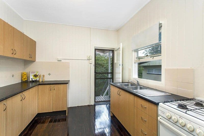 228 Chatsworth Road, Coorparoo — photo 3 of 5