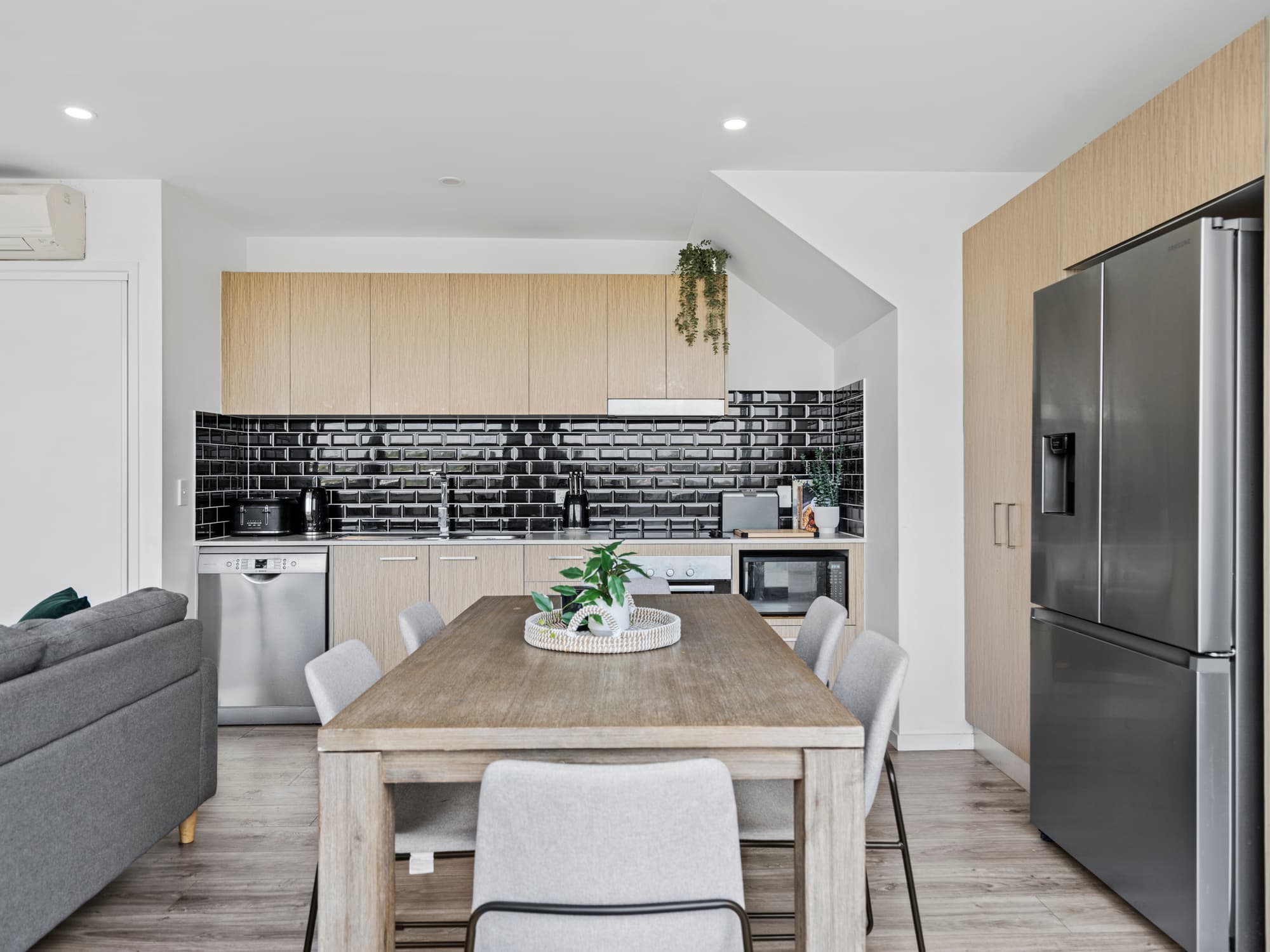 407/57 Ludwick Street, Cannon Hill — photo 4 of 5