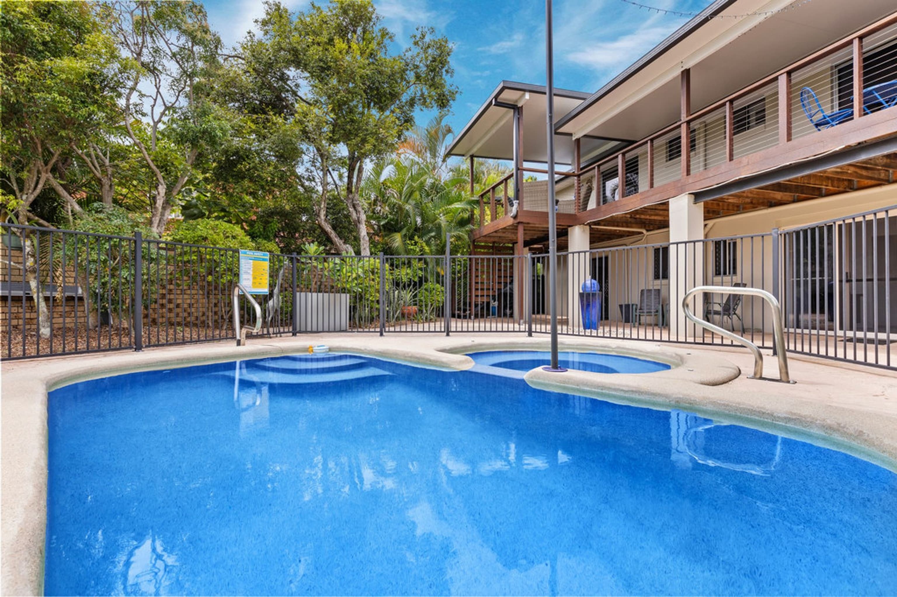 55 Abalone Avenue, Paradise Point — photo 2 of 5