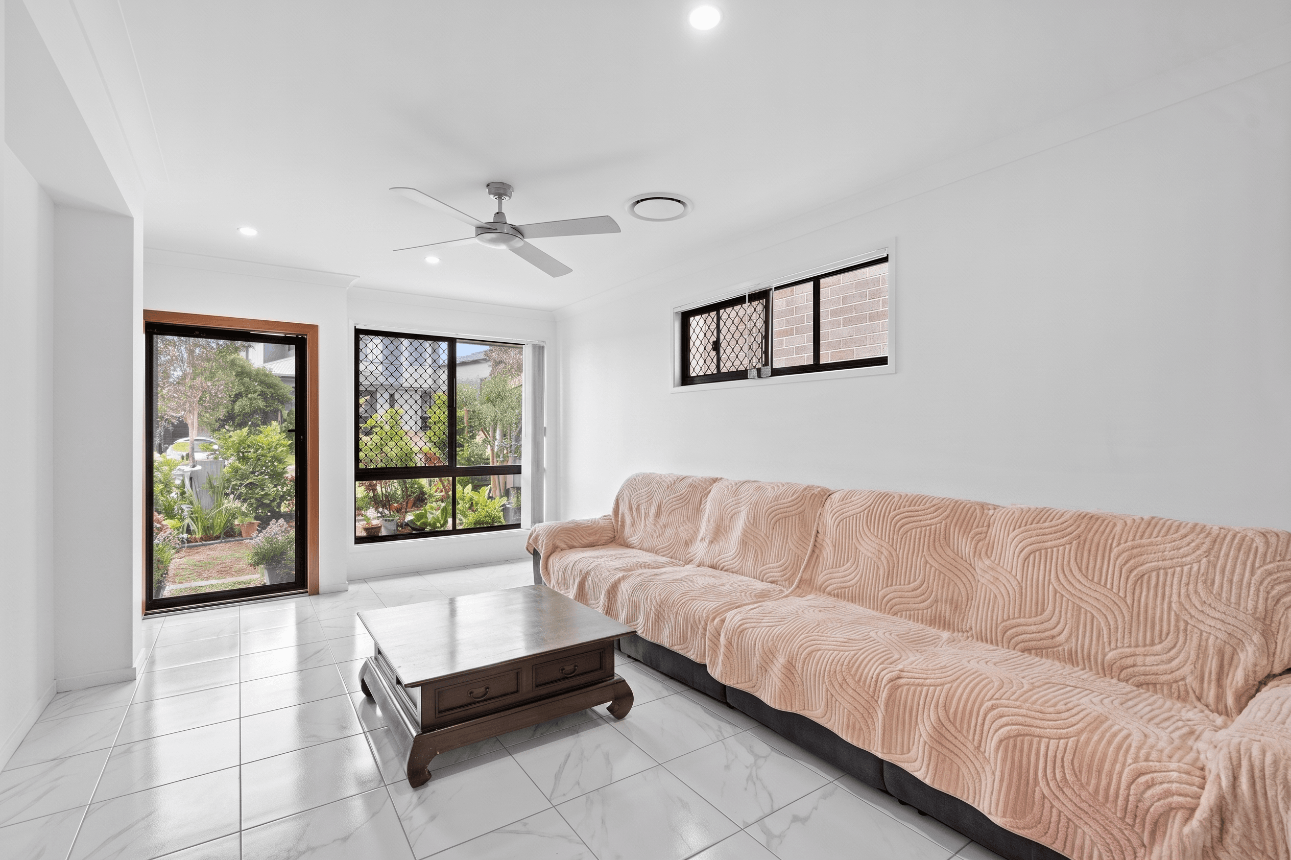 88 Midnight Crescent, Spring Mountain — photo 2 of 5