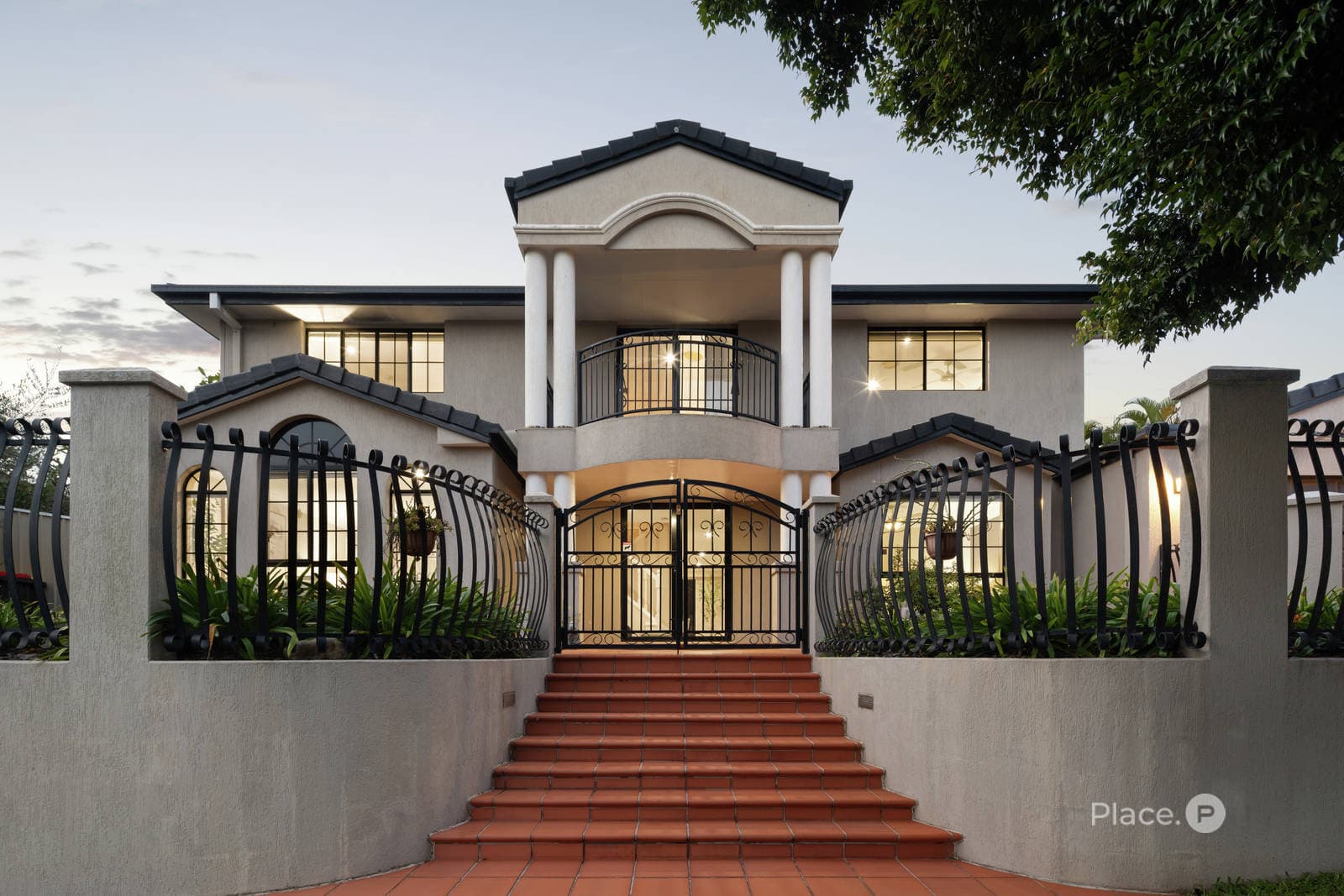 12 Woodland Street, Carindale — photo 1 of 5