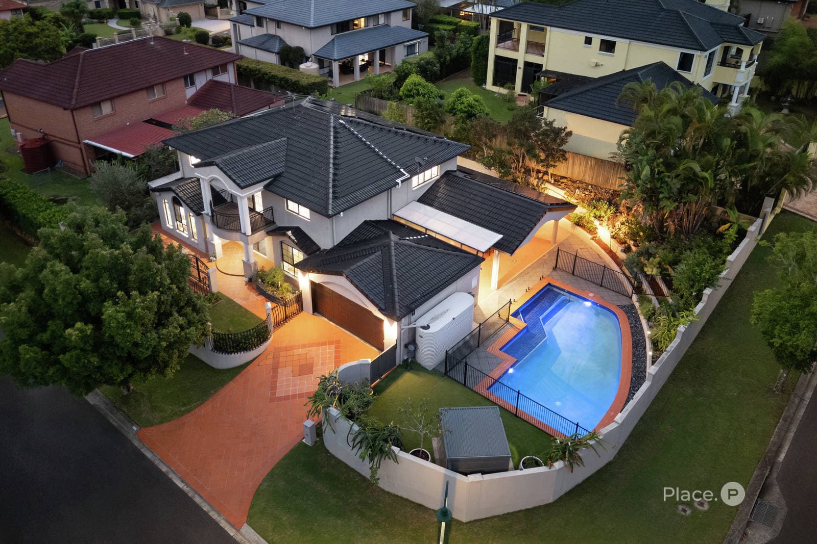 12 Woodland Street, Carindale — photo 2 of 5