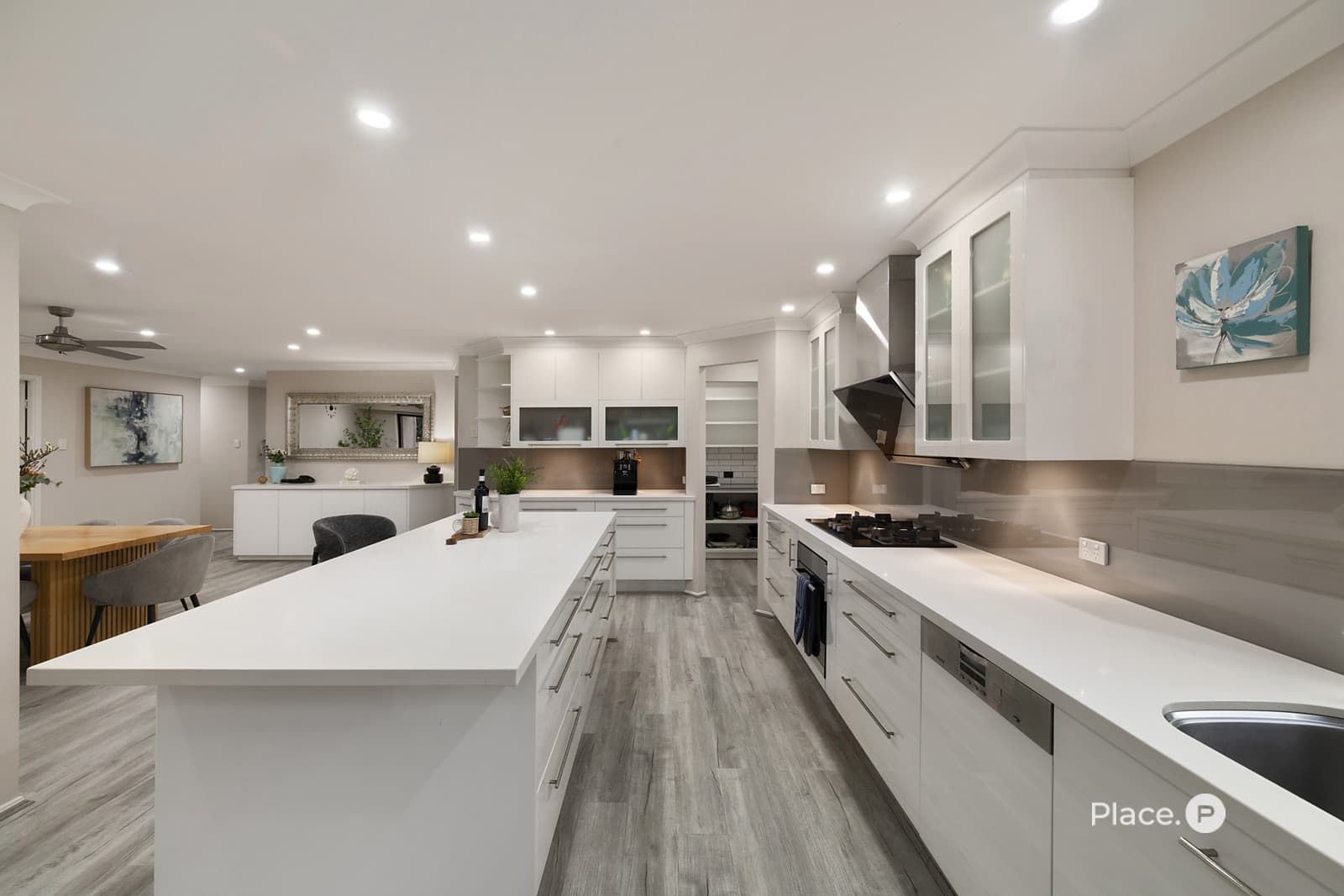 12 Woodland Street, Carindale — photo 3 of 5