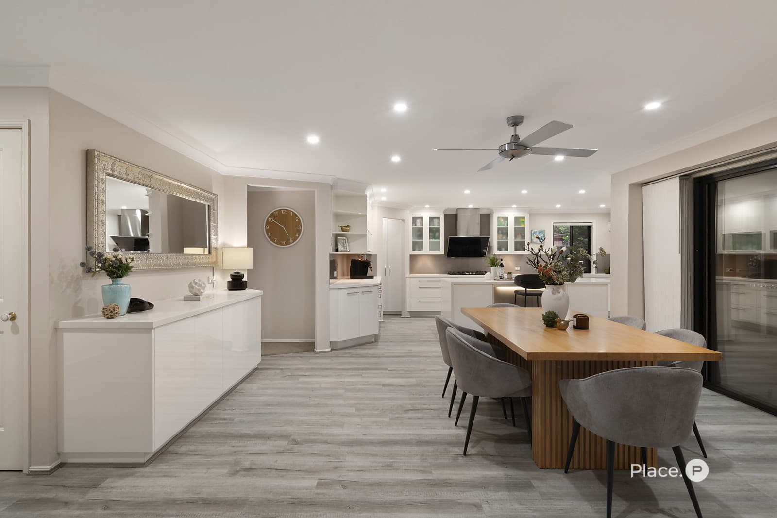 12 Woodland Street, Carindale — photo 4 of 5