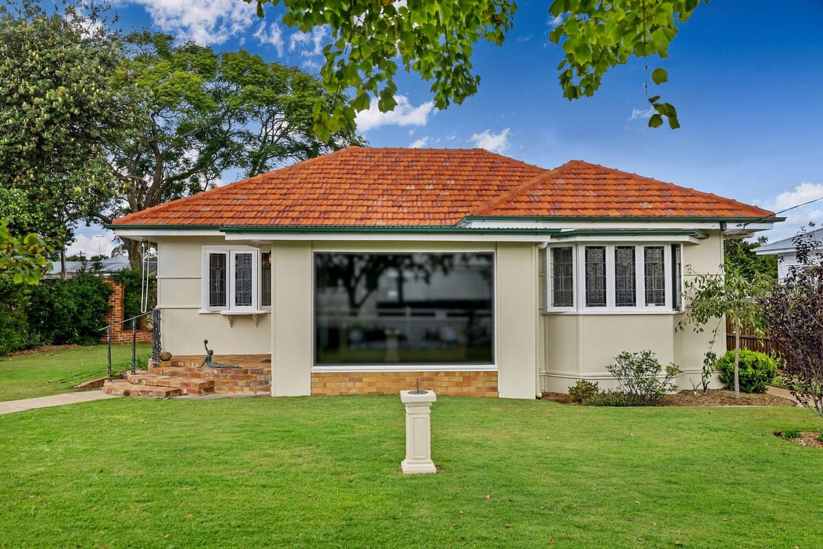 4 STONEHAVEN Street, Mount Lofty — photo 2 of 5