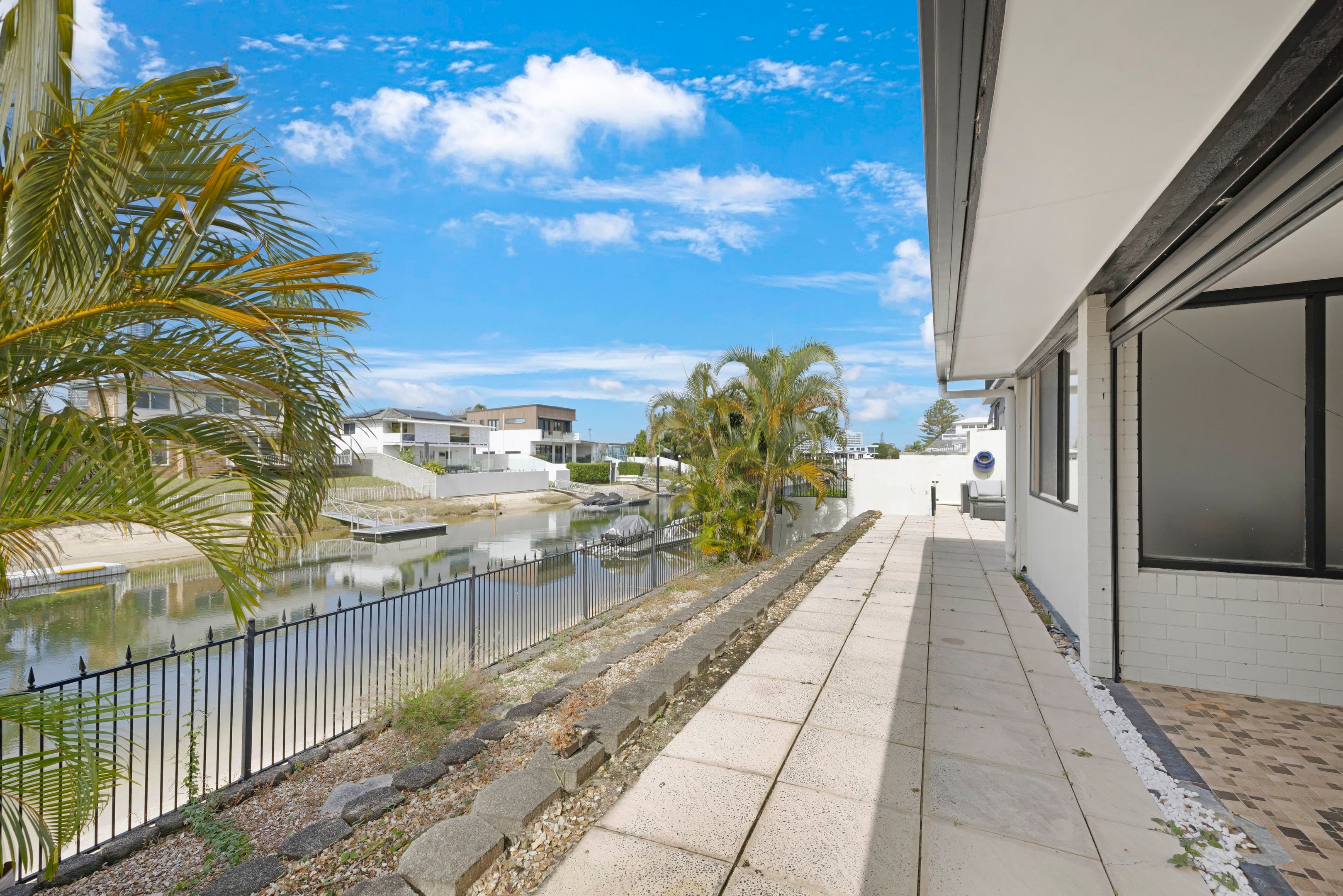 10 Summerland Key, Broadbeach Waters — photo 2 of 5